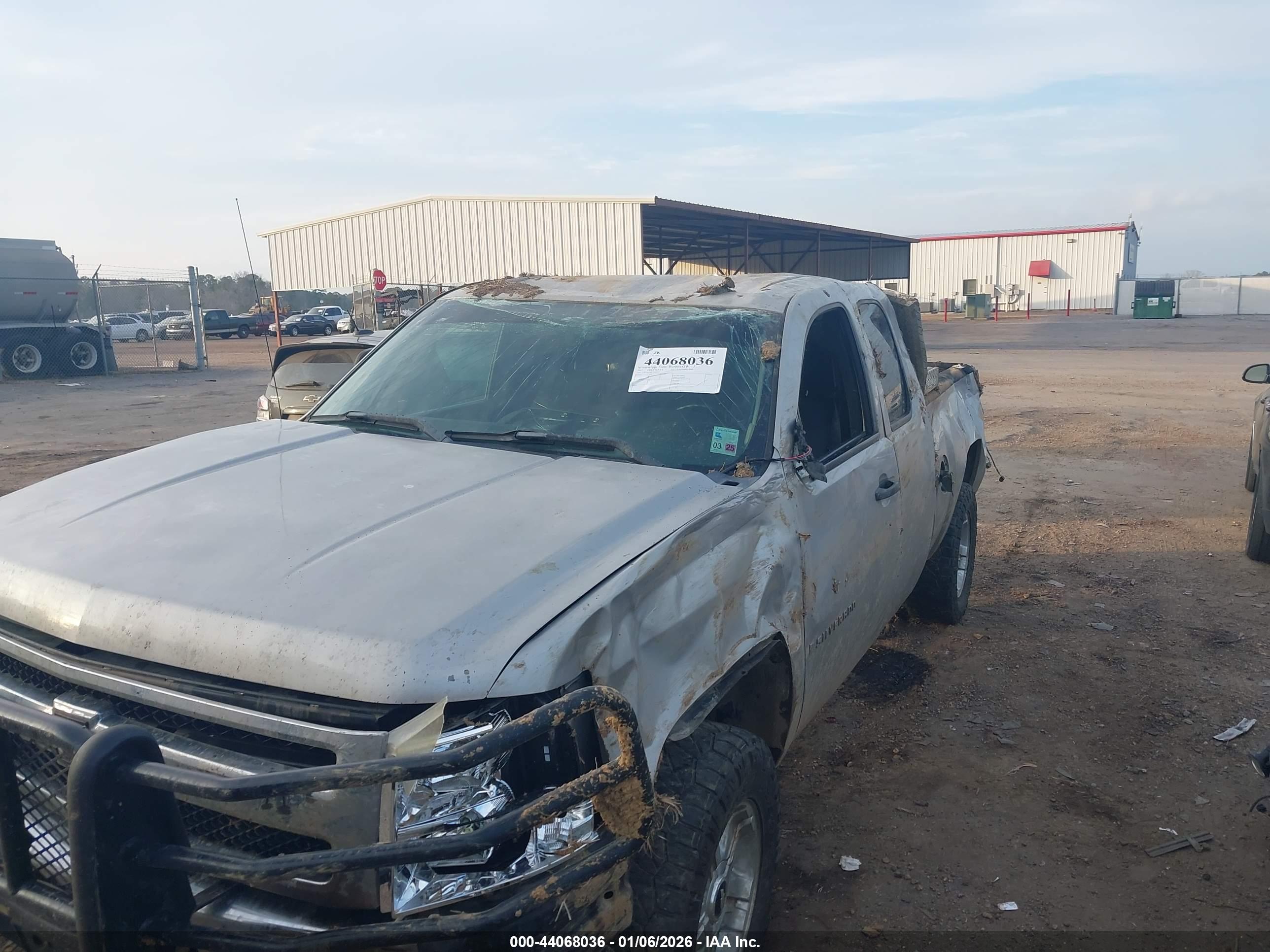 CHEVROLET SILVERADO image 6