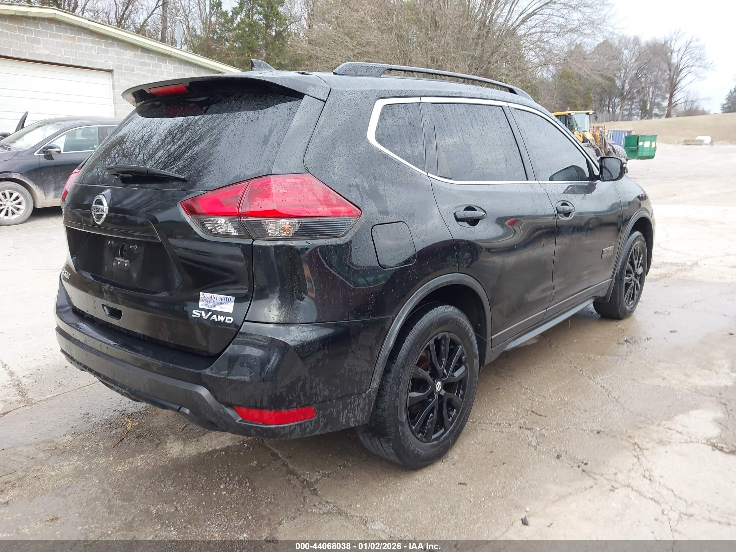 NISSAN ROGUE image 4