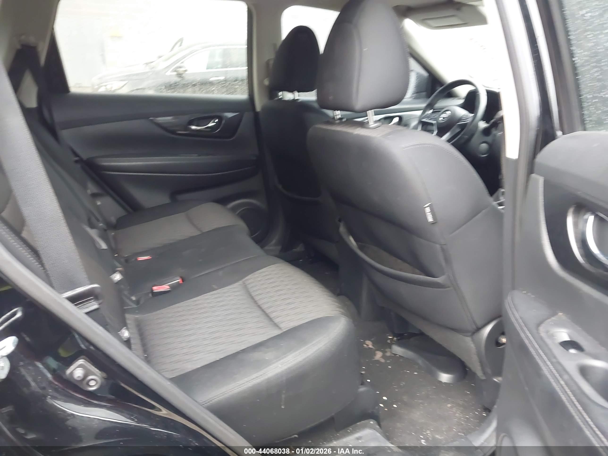 NISSAN ROGUE image 8