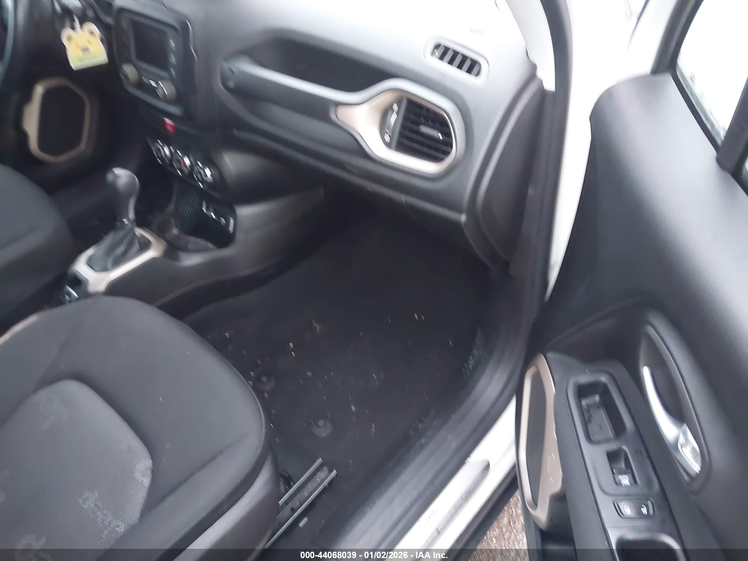JEEP RENEGADE image 5