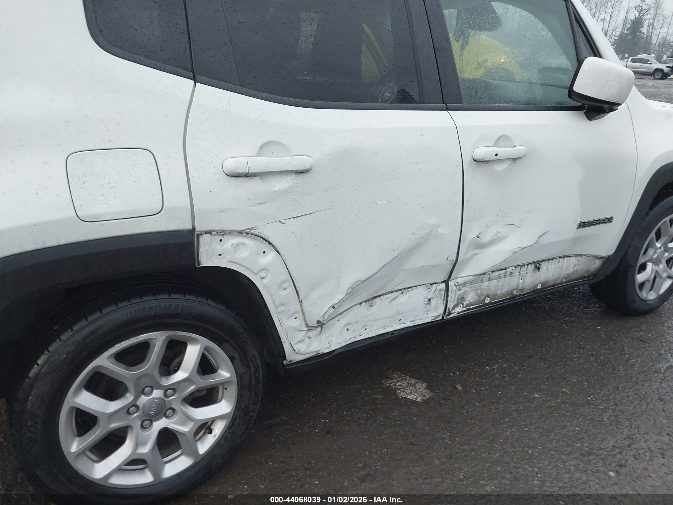JEEP RENEGADE image 6