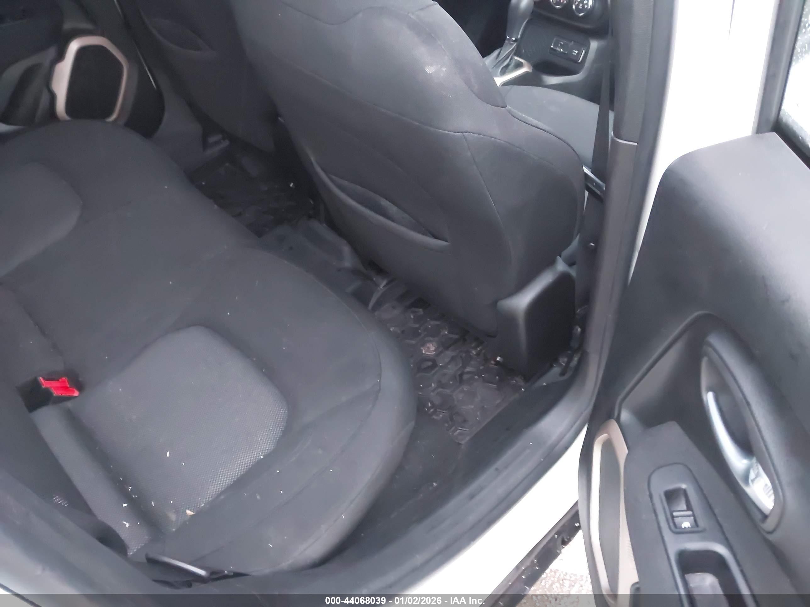 JEEP RENEGADE image 8
