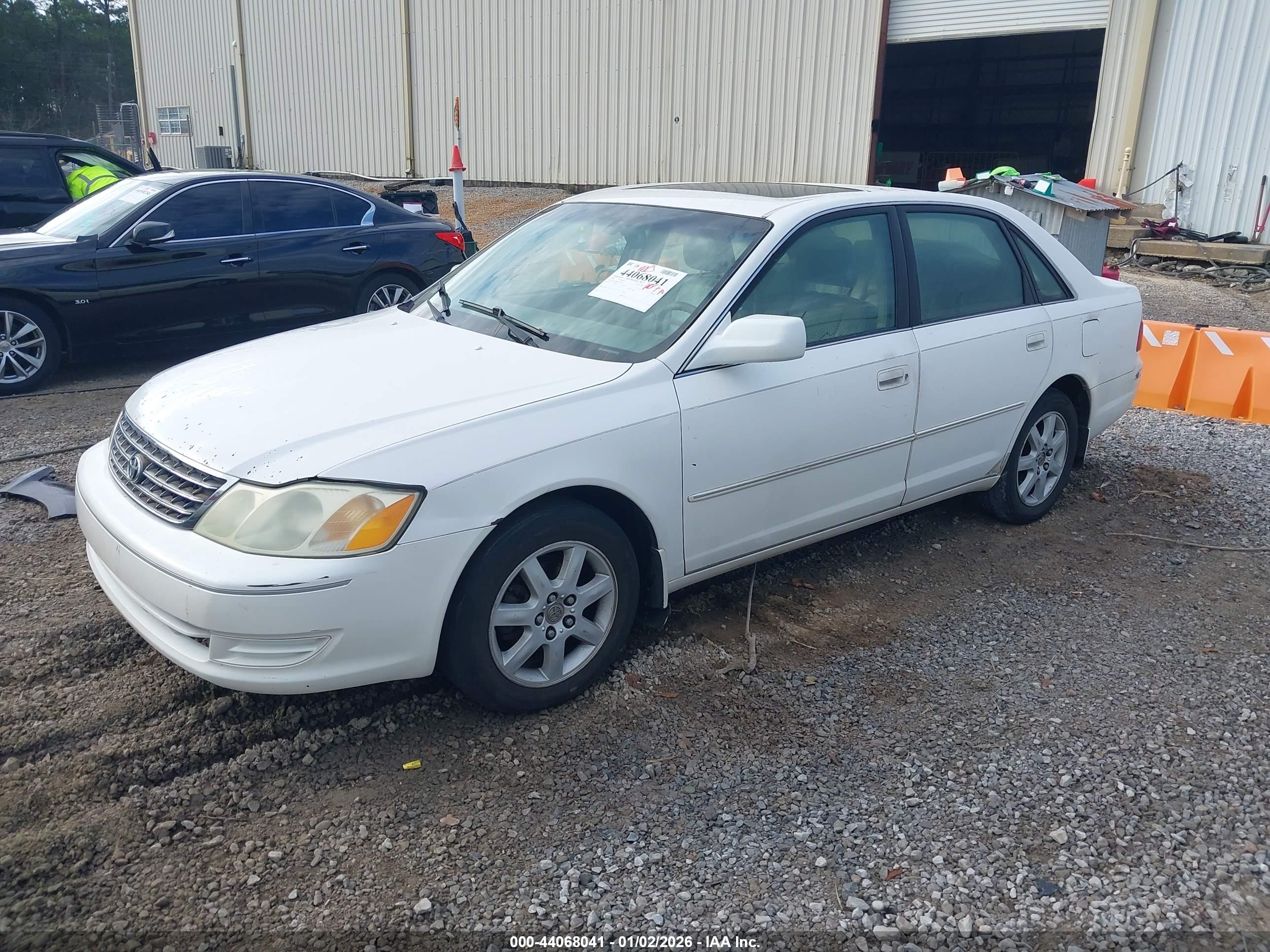TOYOTA AVALON image 2