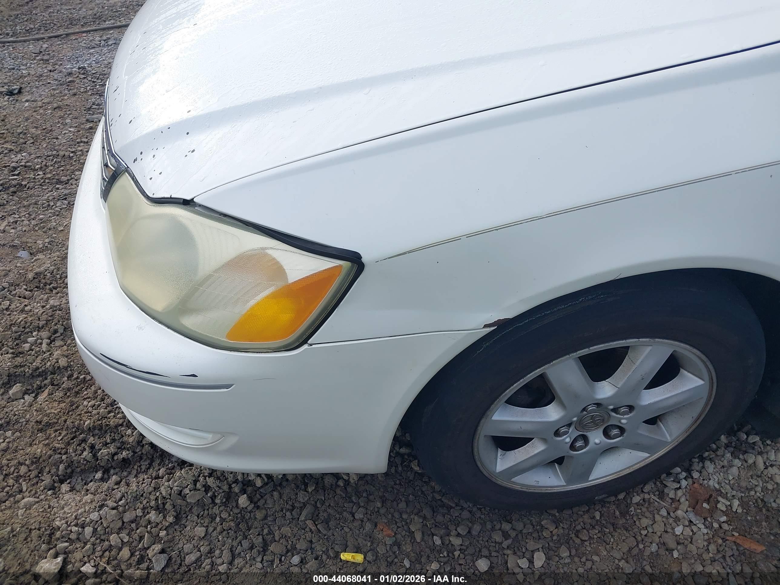 TOYOTA AVALON image 6