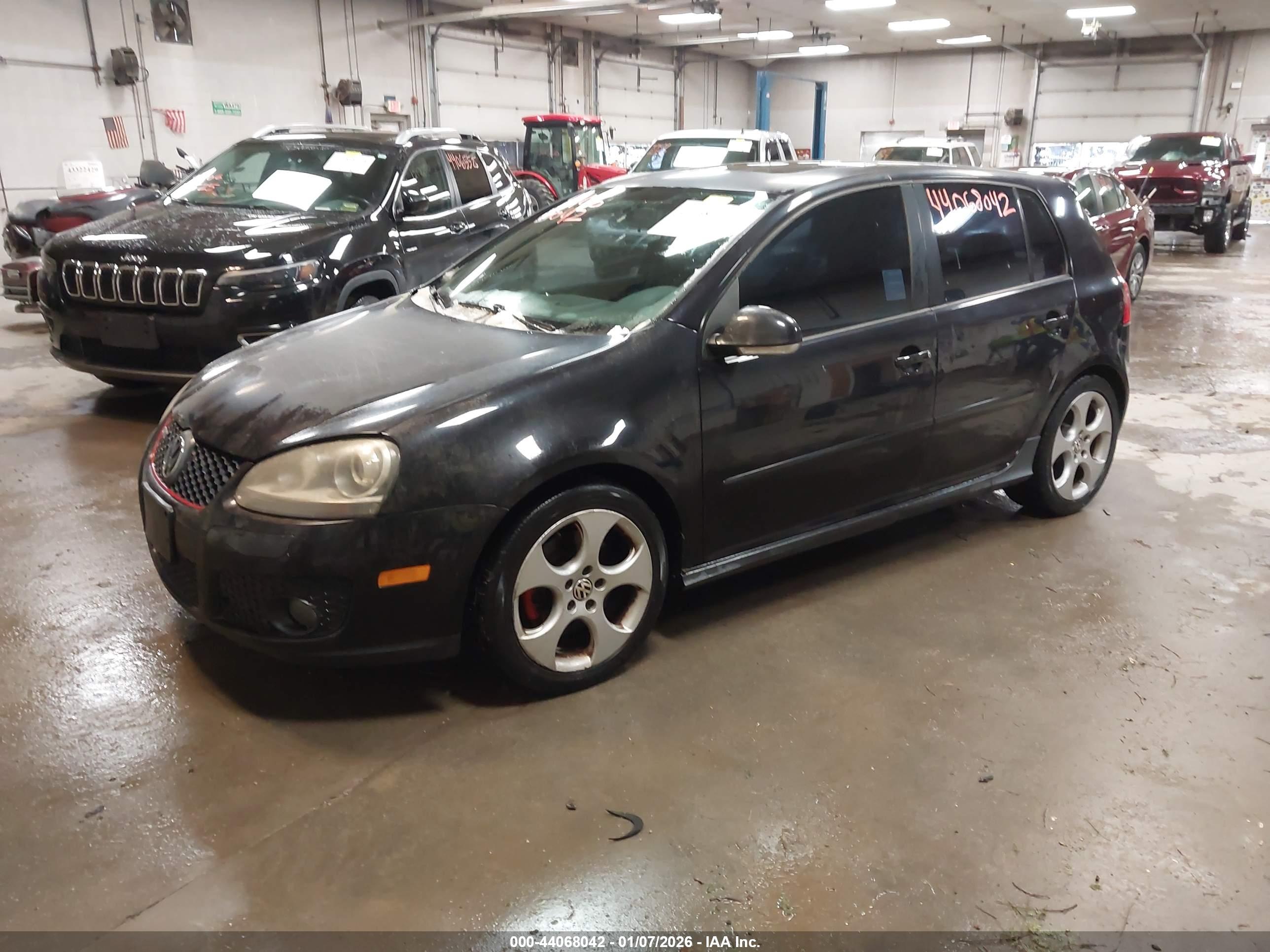 VOLKSWAGEN GTI image 2