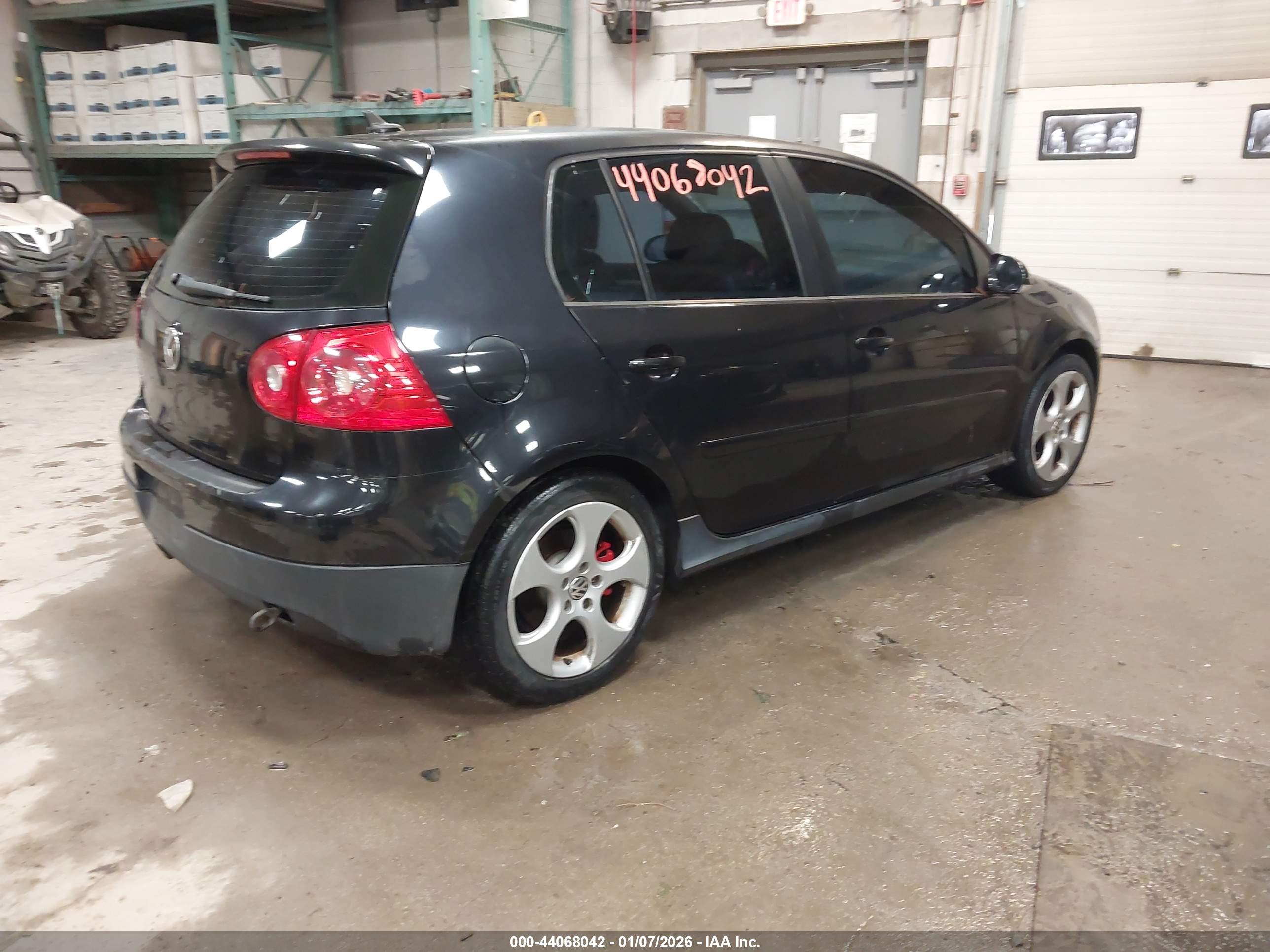 VOLKSWAGEN GTI image 4