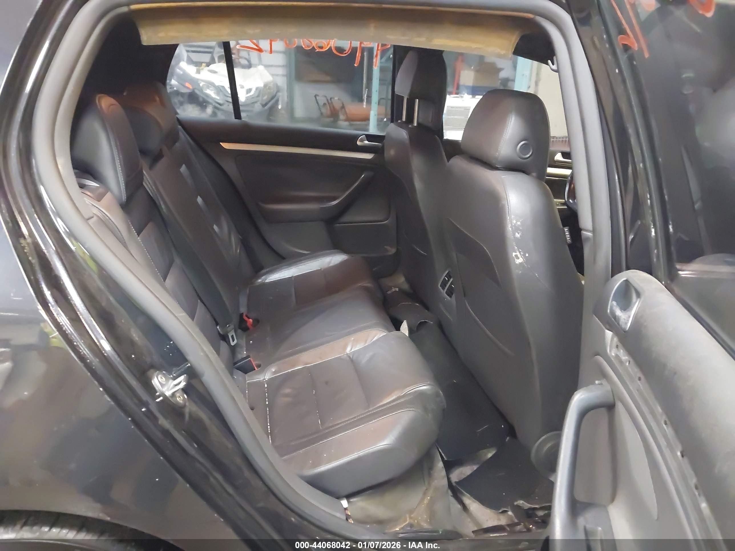 VOLKSWAGEN GTI image 8