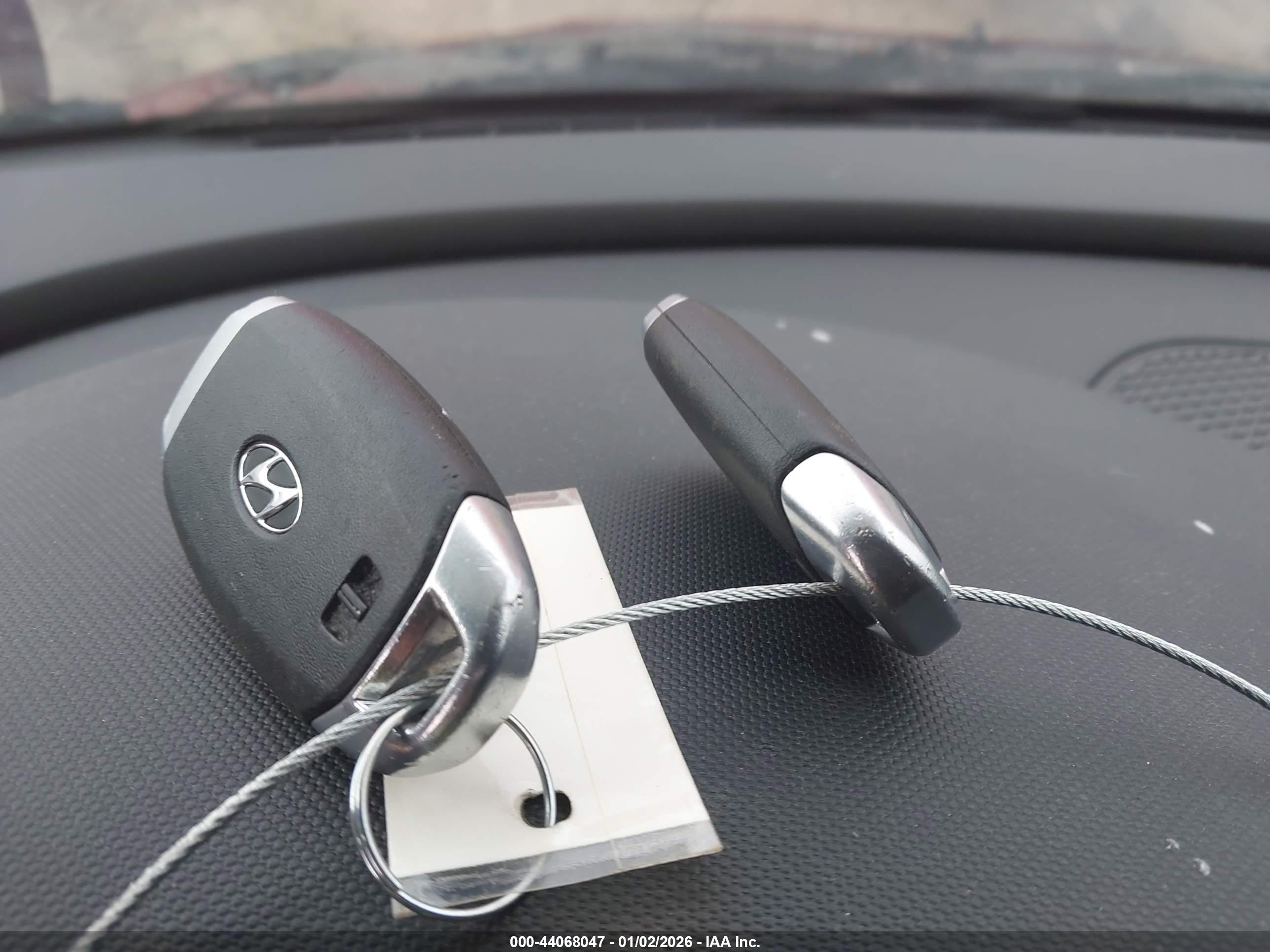 HYUNDAI ELANTRA image 11
