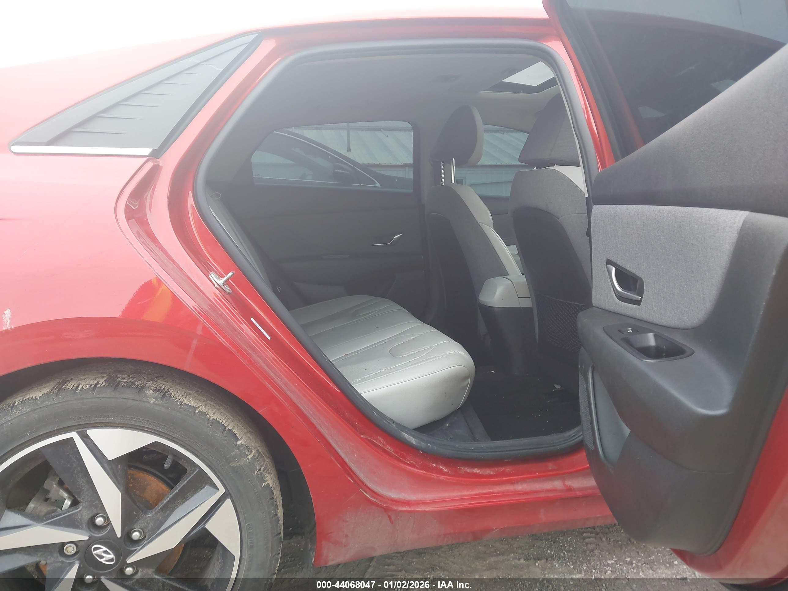 HYUNDAI ELANTRA image 8