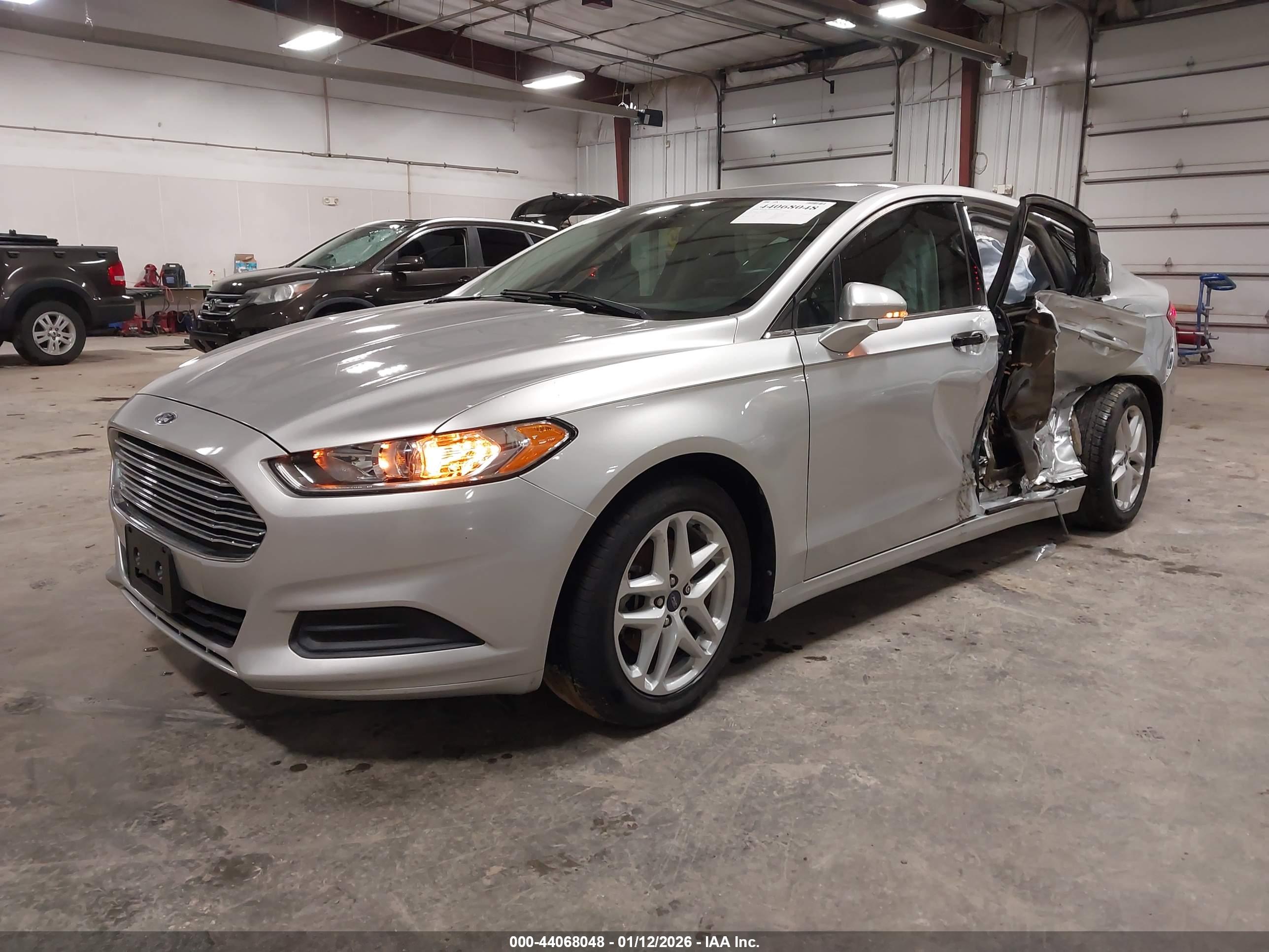 FORD FUSION image 2