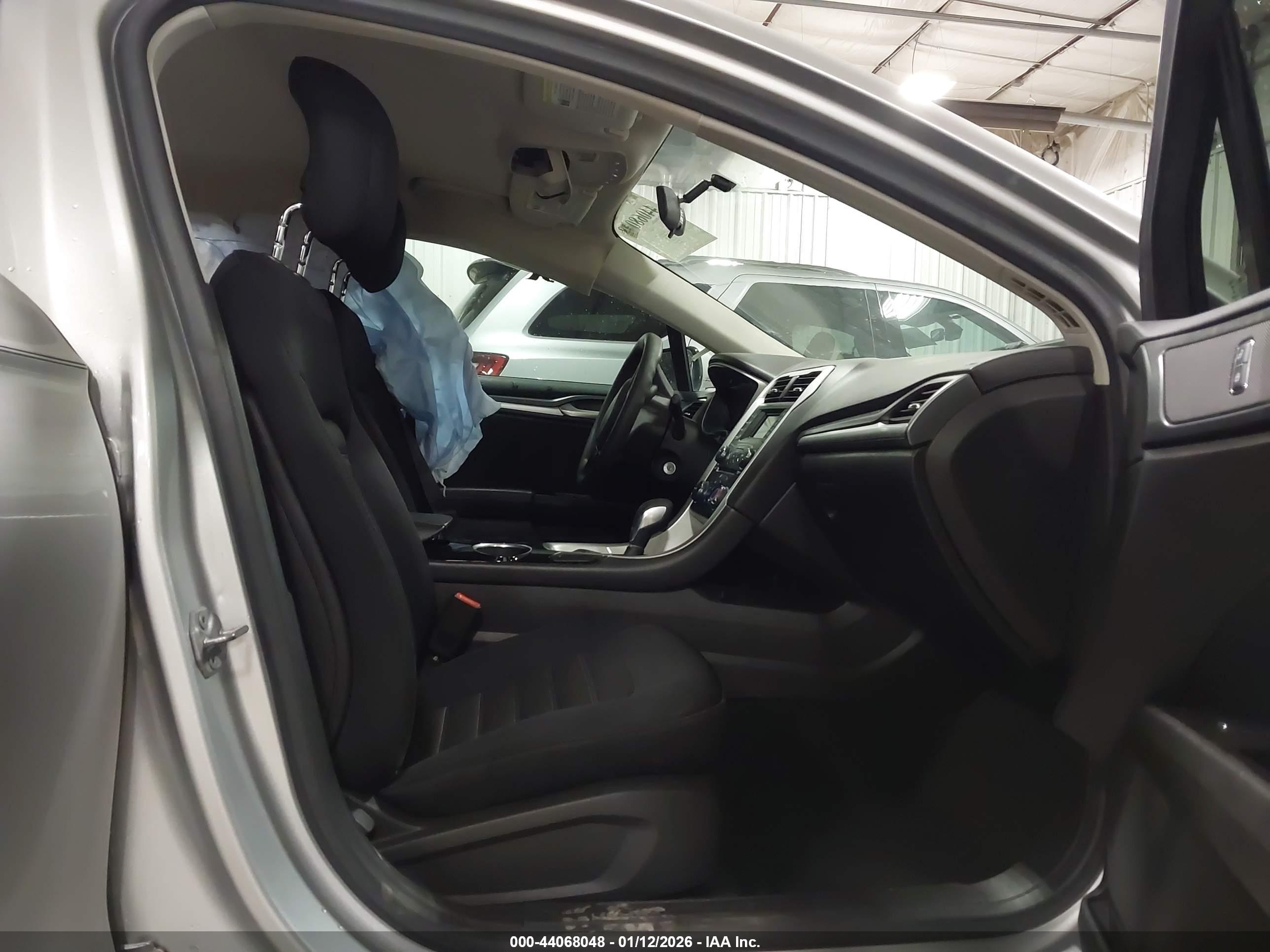 FORD FUSION image 5