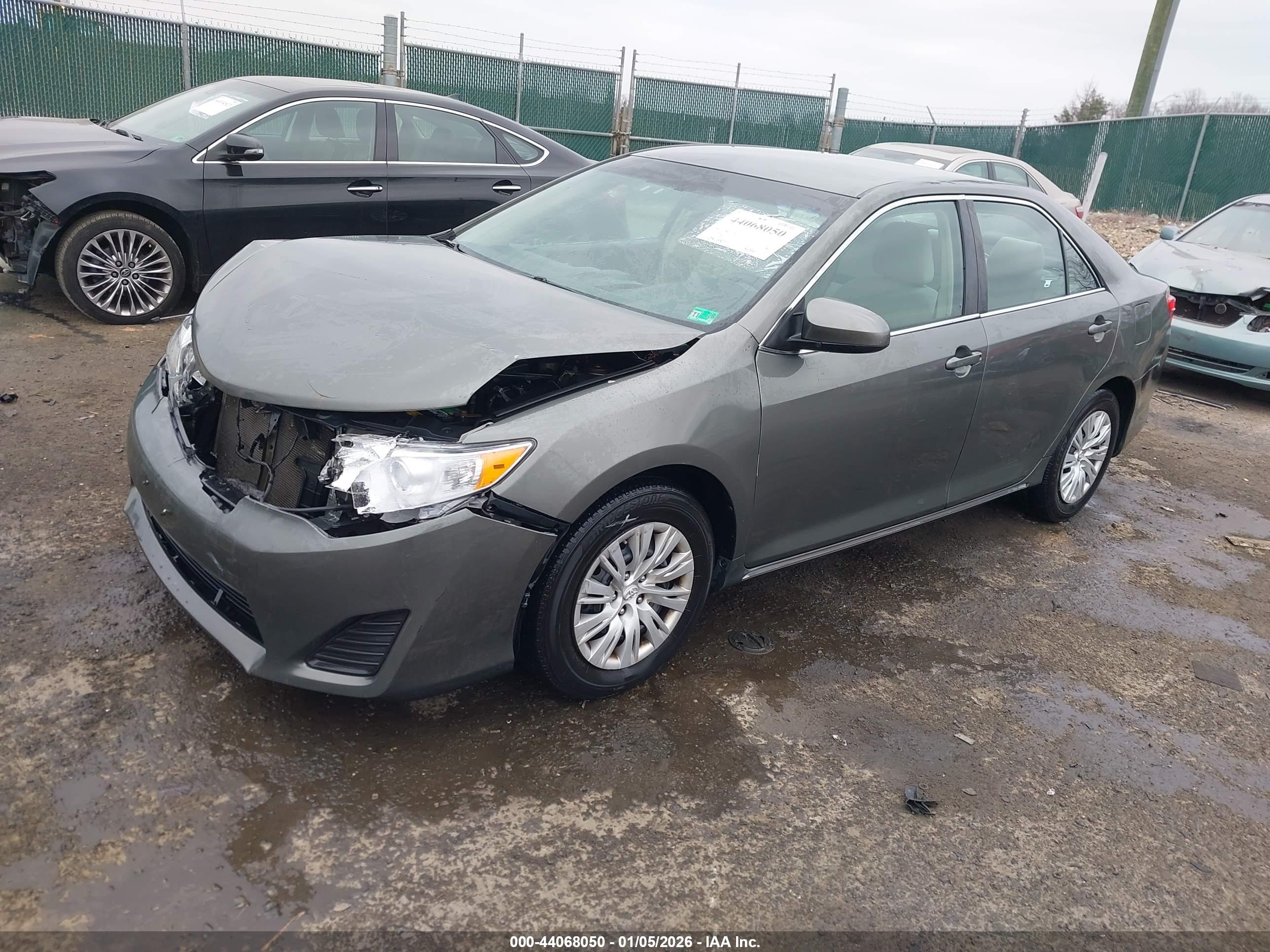 TOYOTA CAMRY image 2