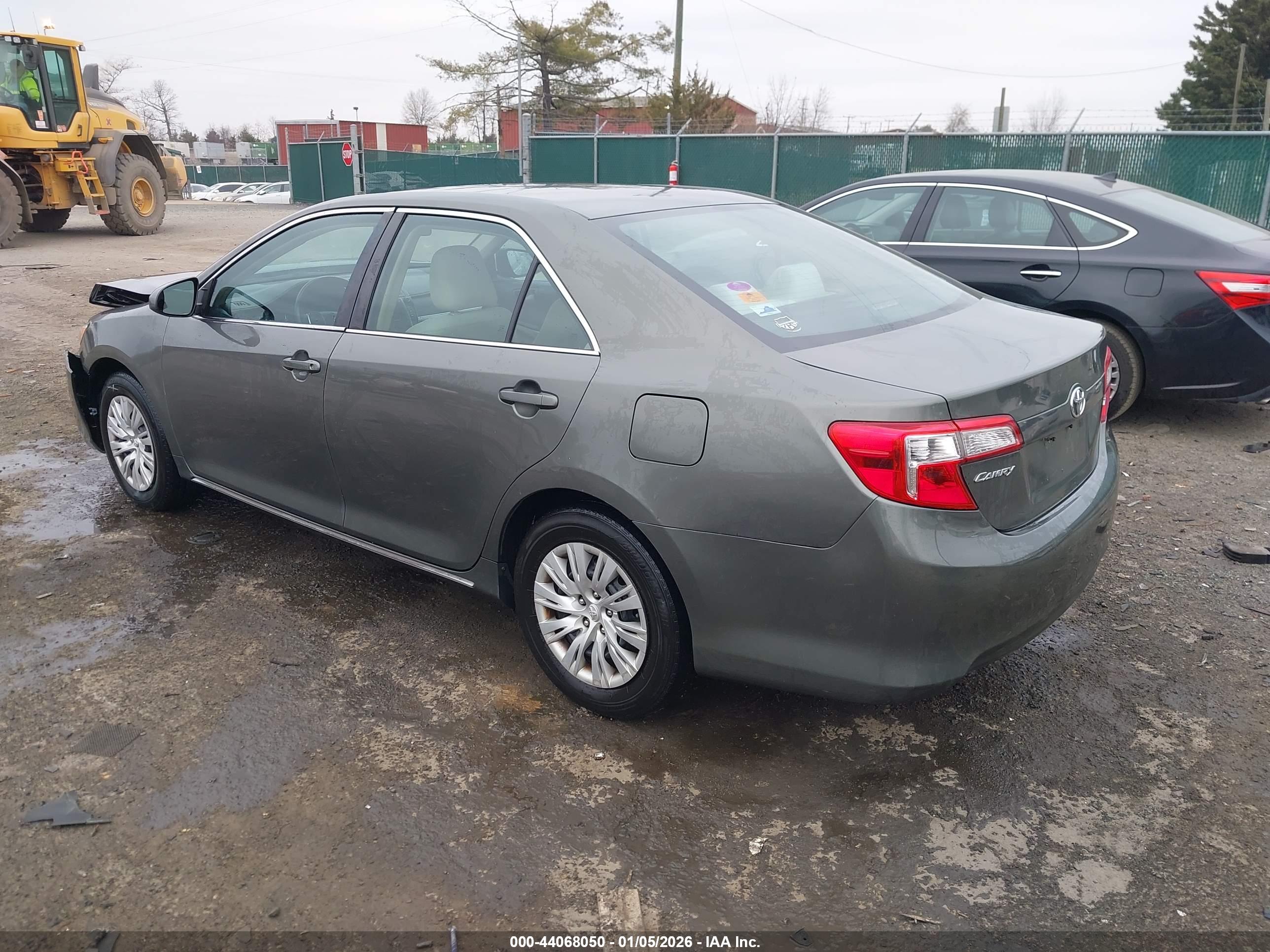 TOYOTA CAMRY image 3