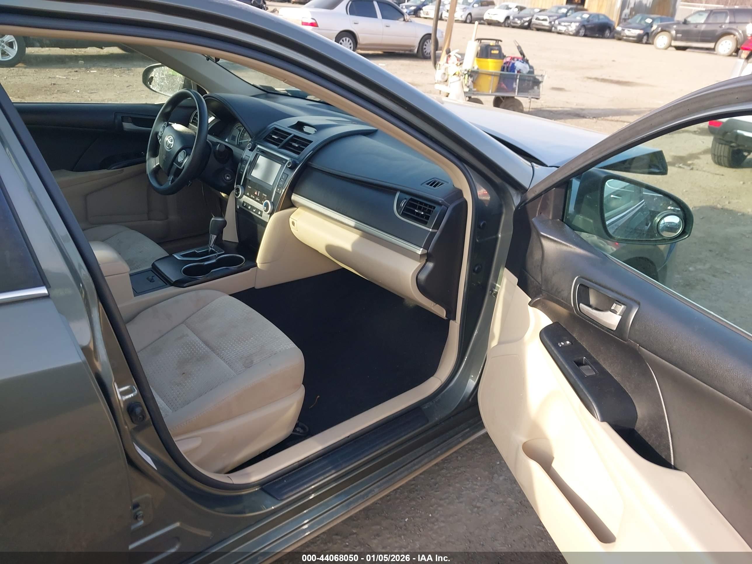 TOYOTA CAMRY image 5