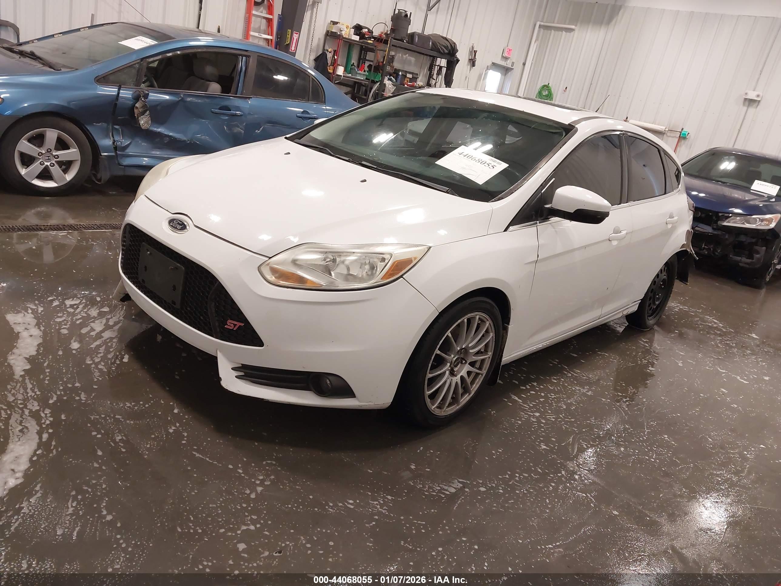 FORD FOCUS image 2