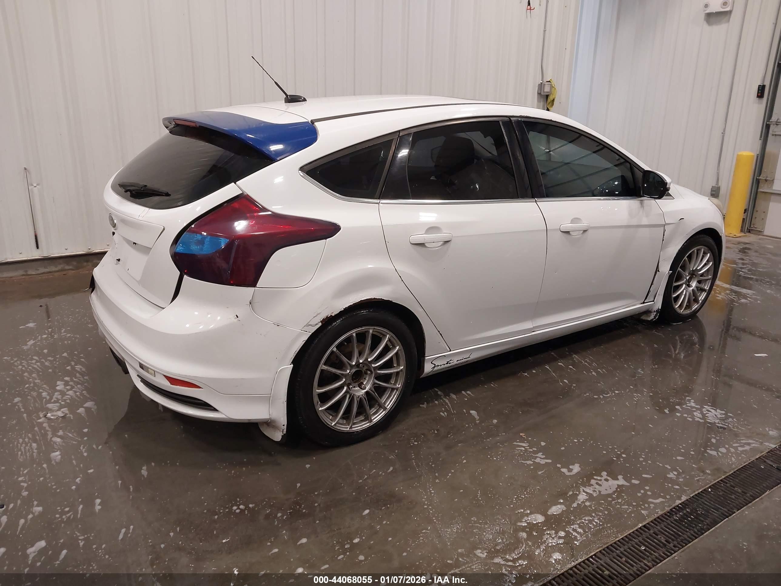FORD FOCUS image 4