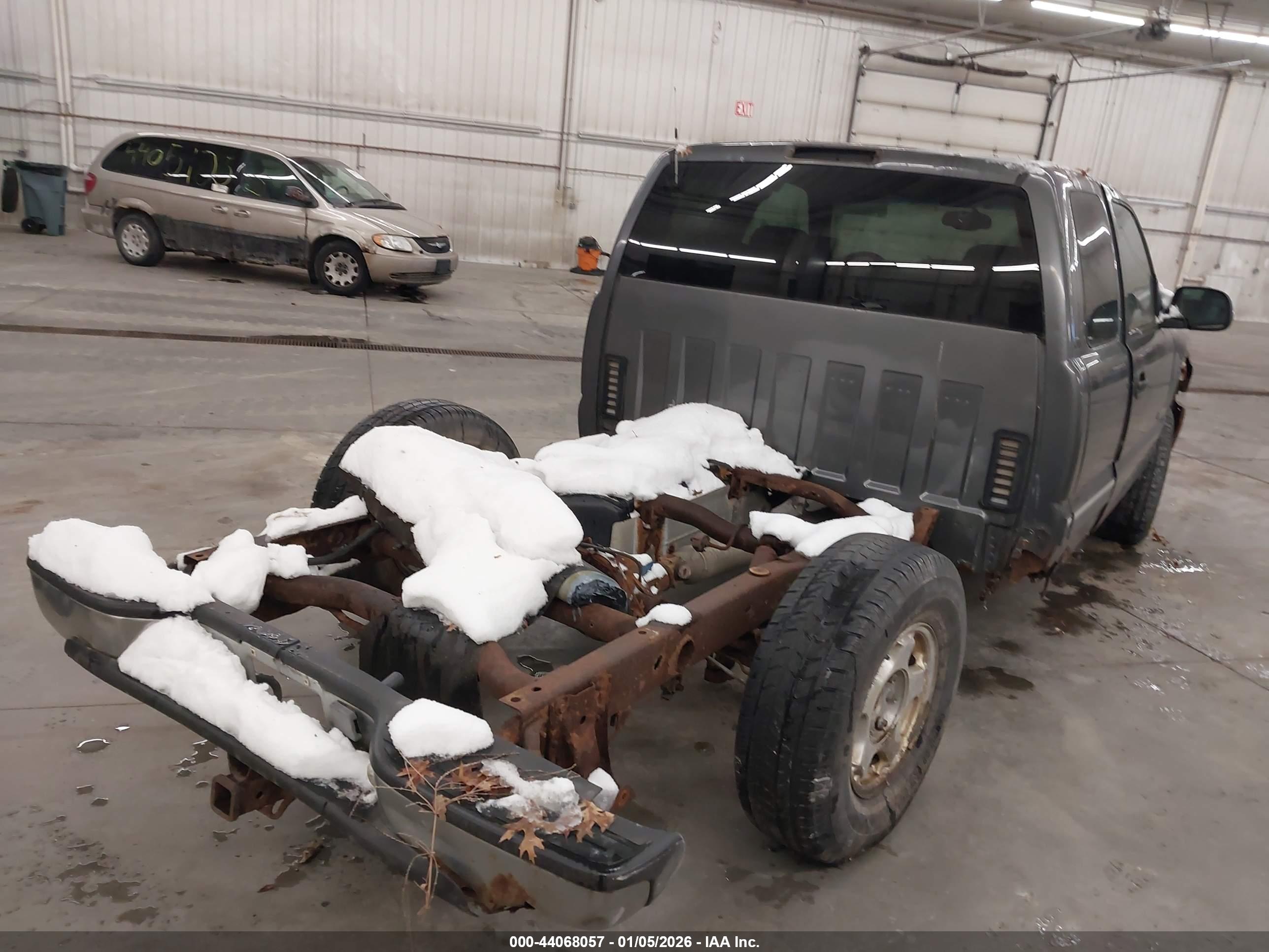 CHEVROLET SILVERADO image 4