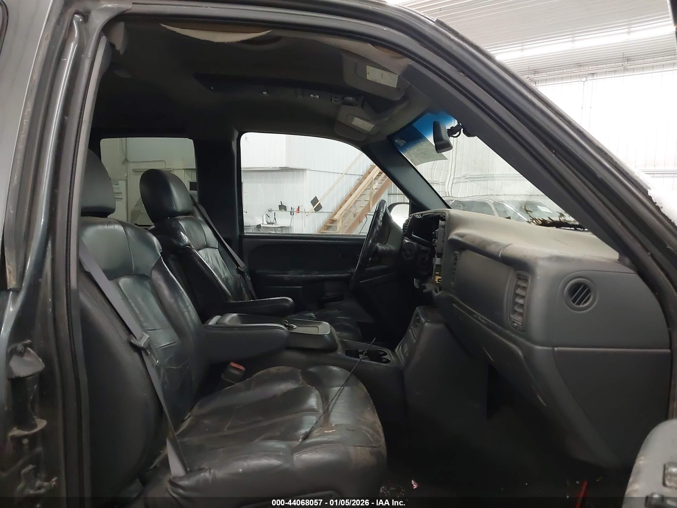 CHEVROLET SILVERADO image 5