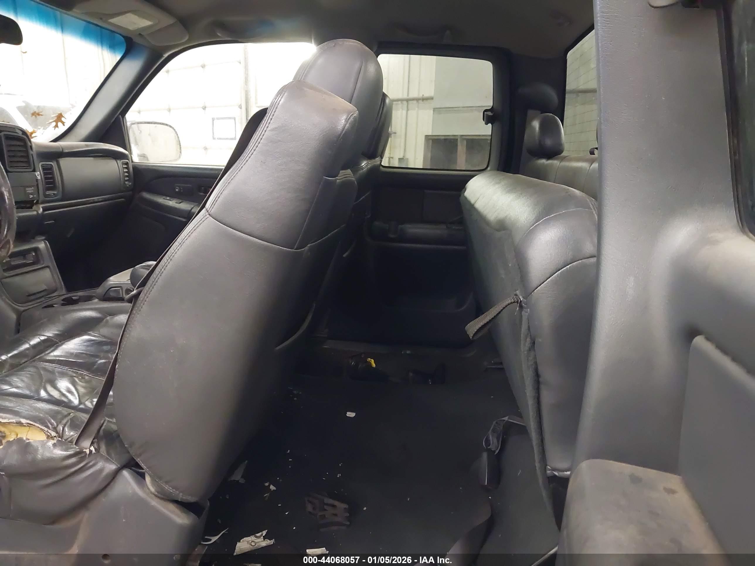 CHEVROLET SILVERADO image 8
