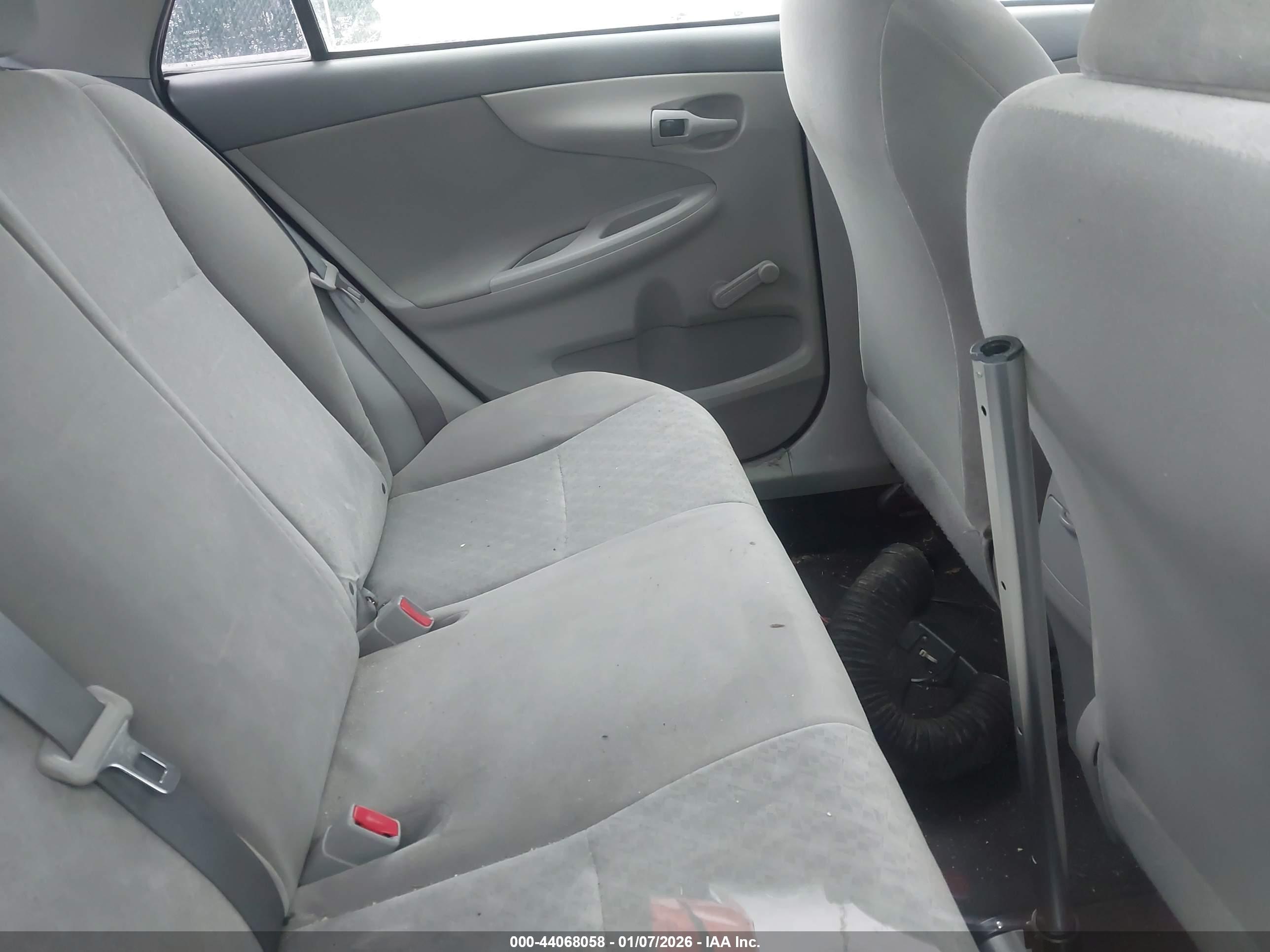 TOYOTA COROLLA image 8