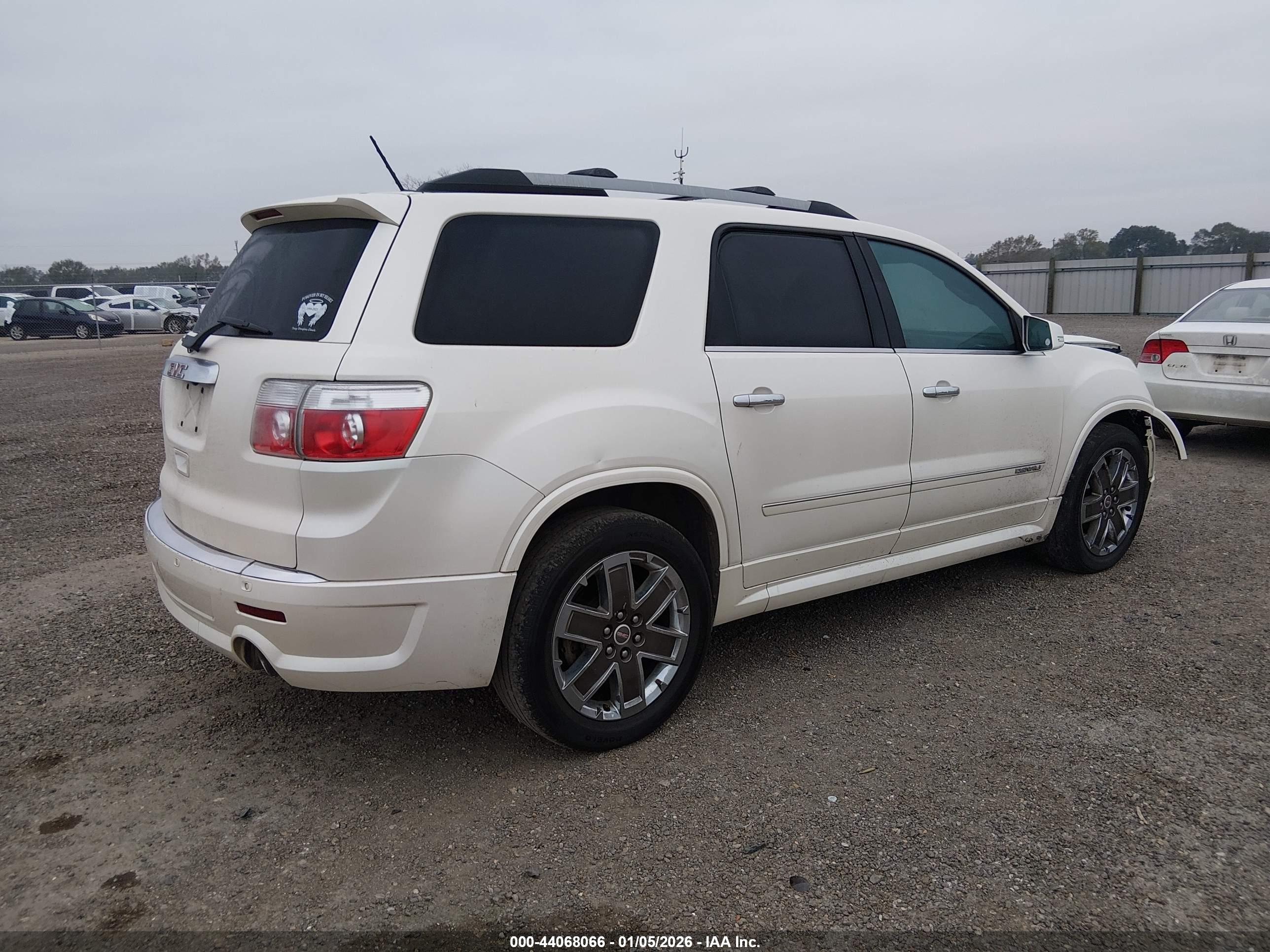 GMC ACADIA image 4