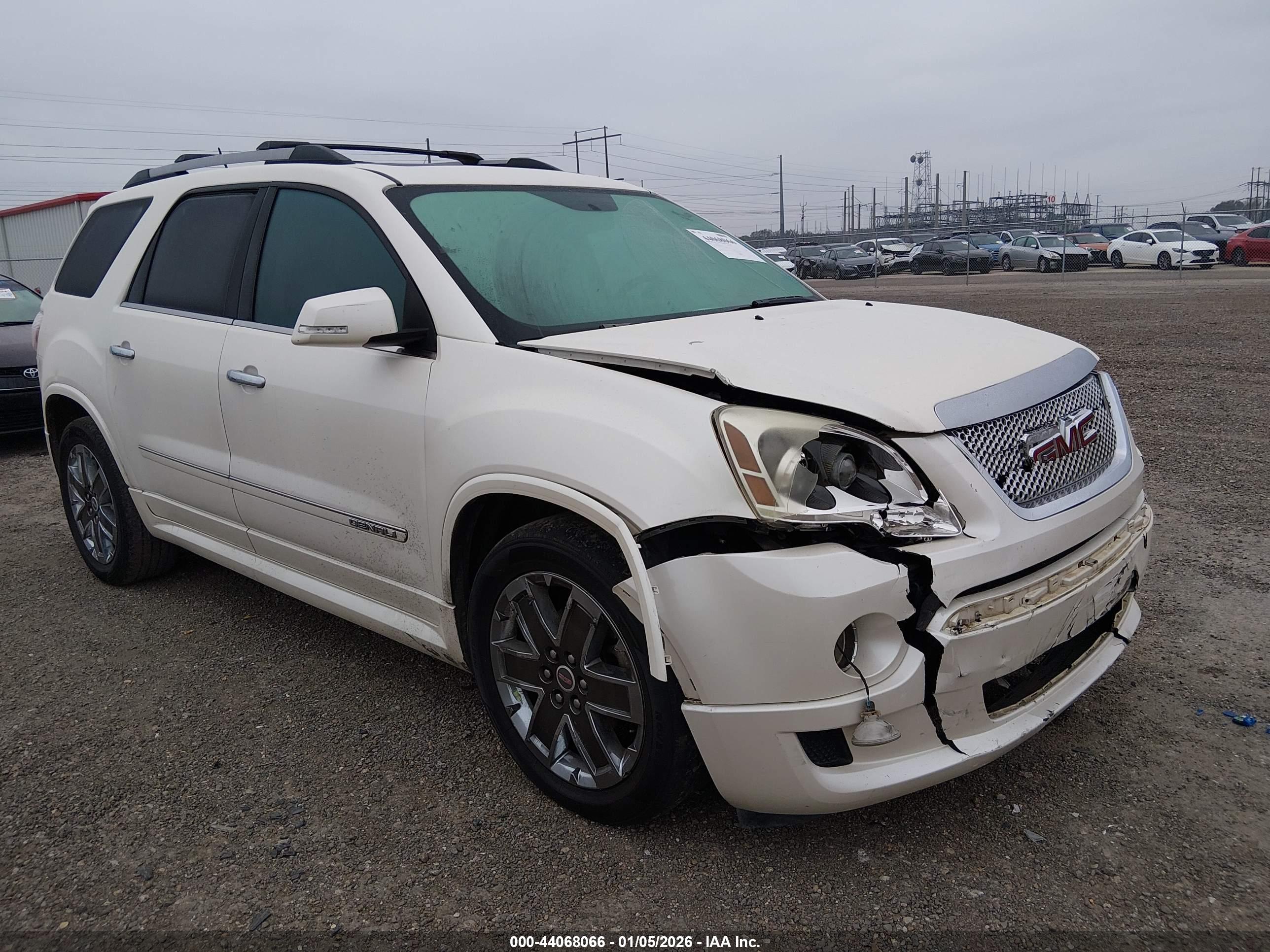 GMC ACADIA image 6