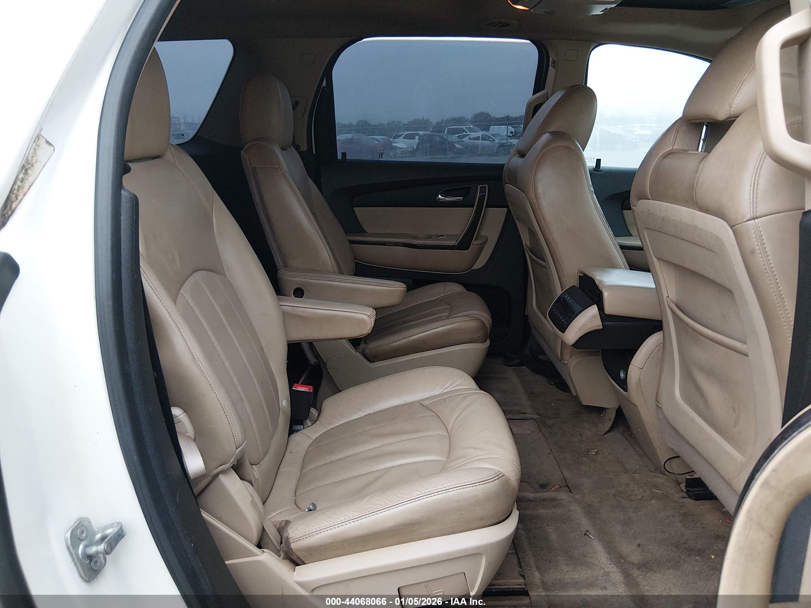GMC ACADIA image 8