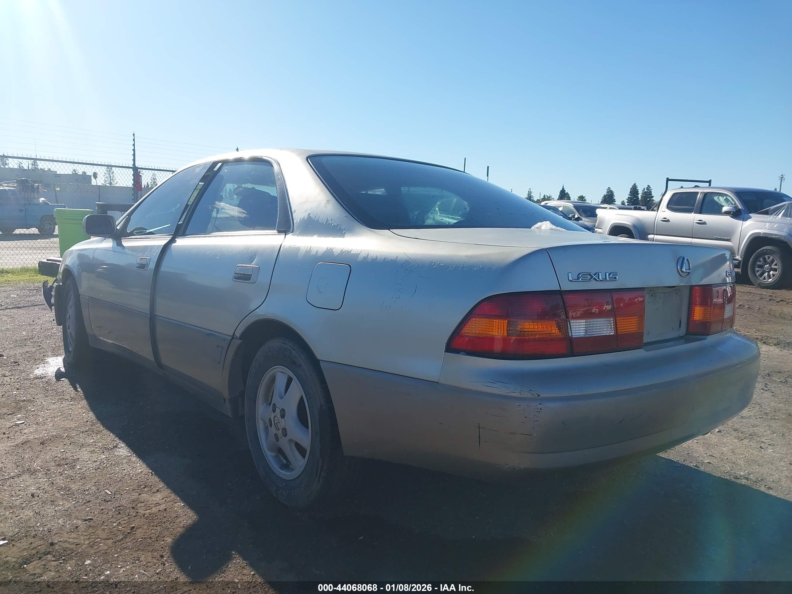 LEXUS ES image 3