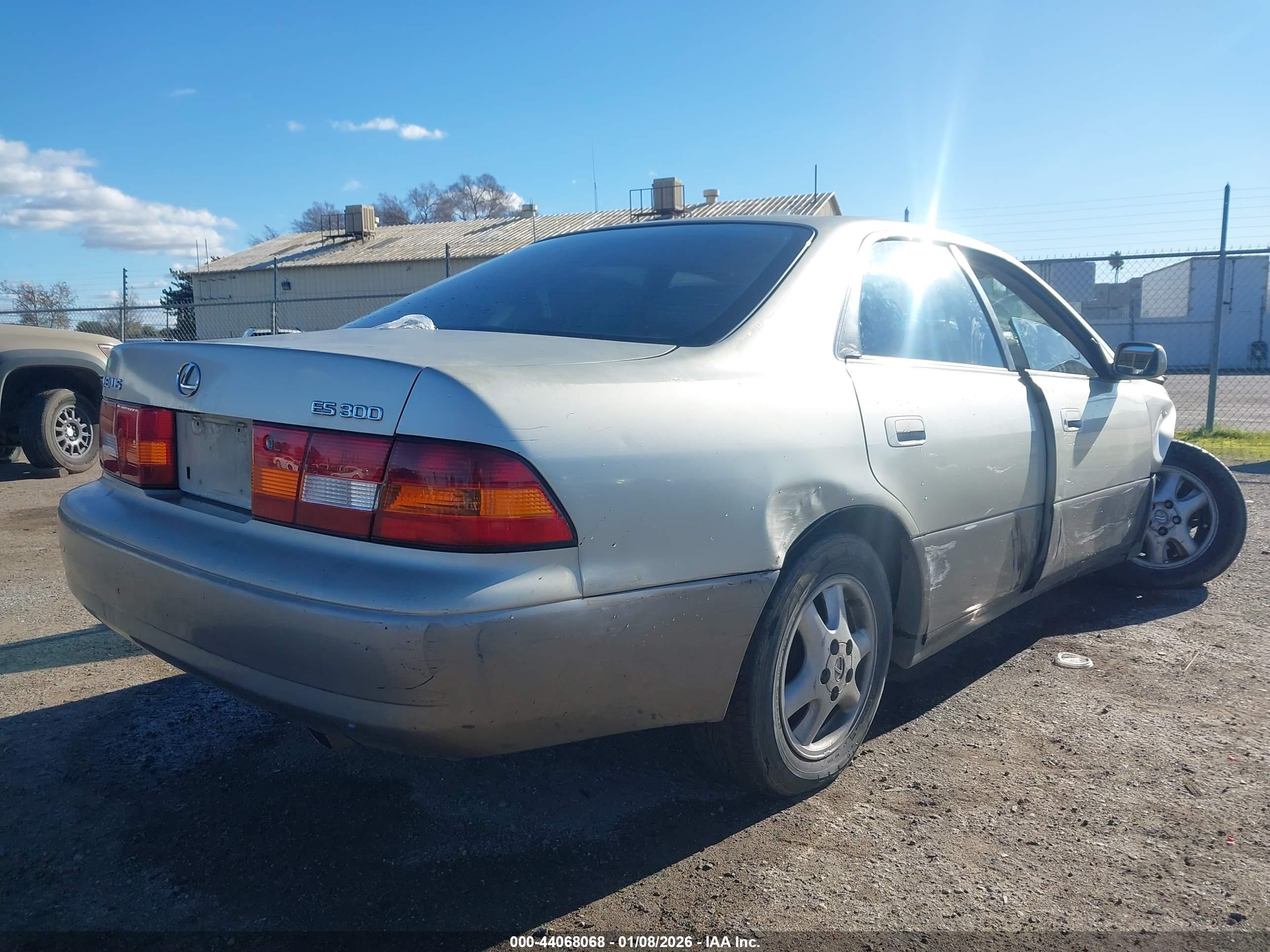 LEXUS ES image 4