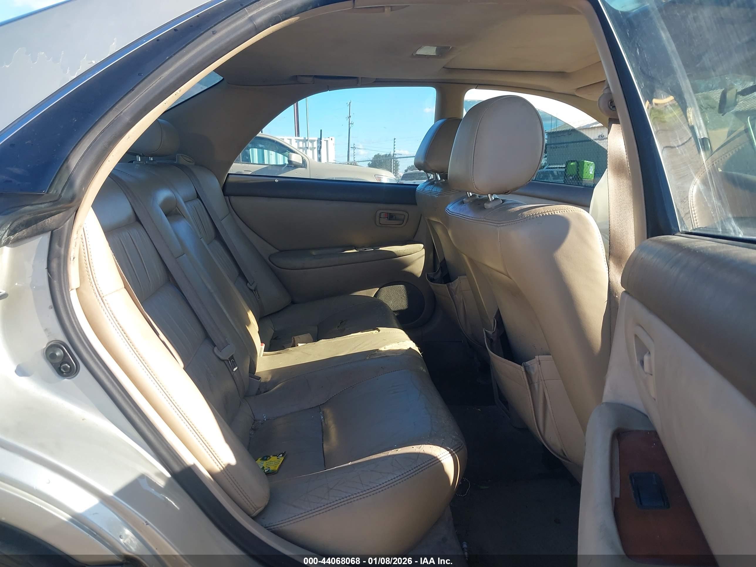 LEXUS ES image 8