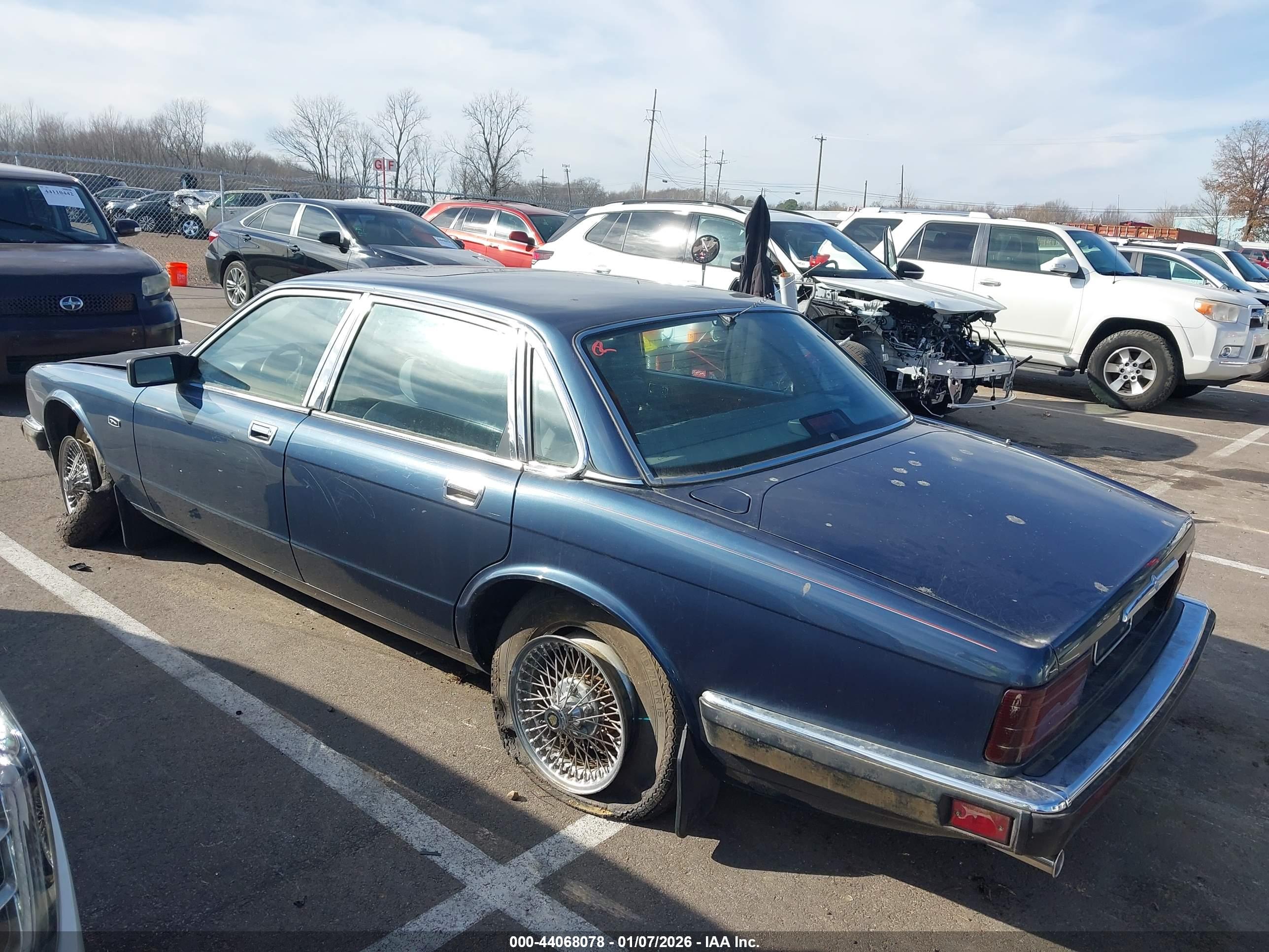 JAGUAR XJ6 image 3