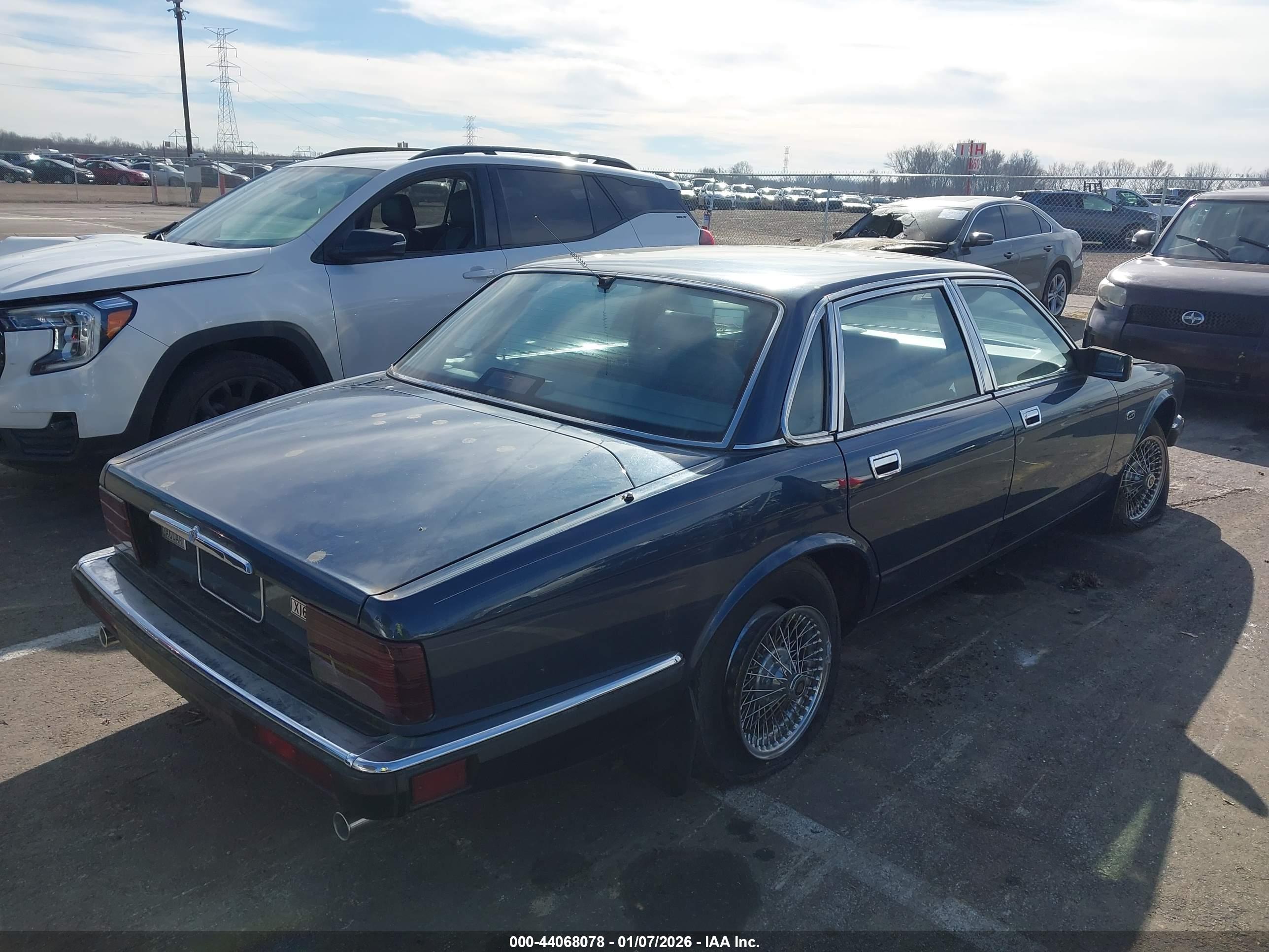 JAGUAR XJ6 image 4