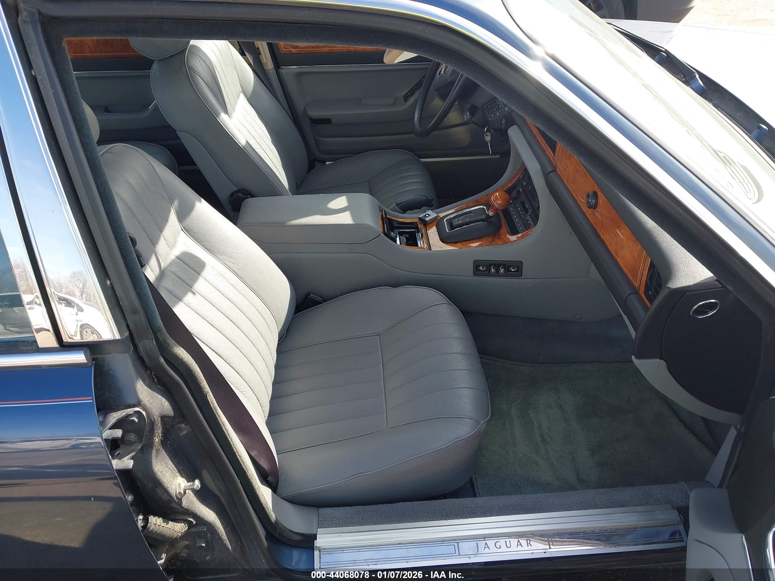JAGUAR XJ6 image 5