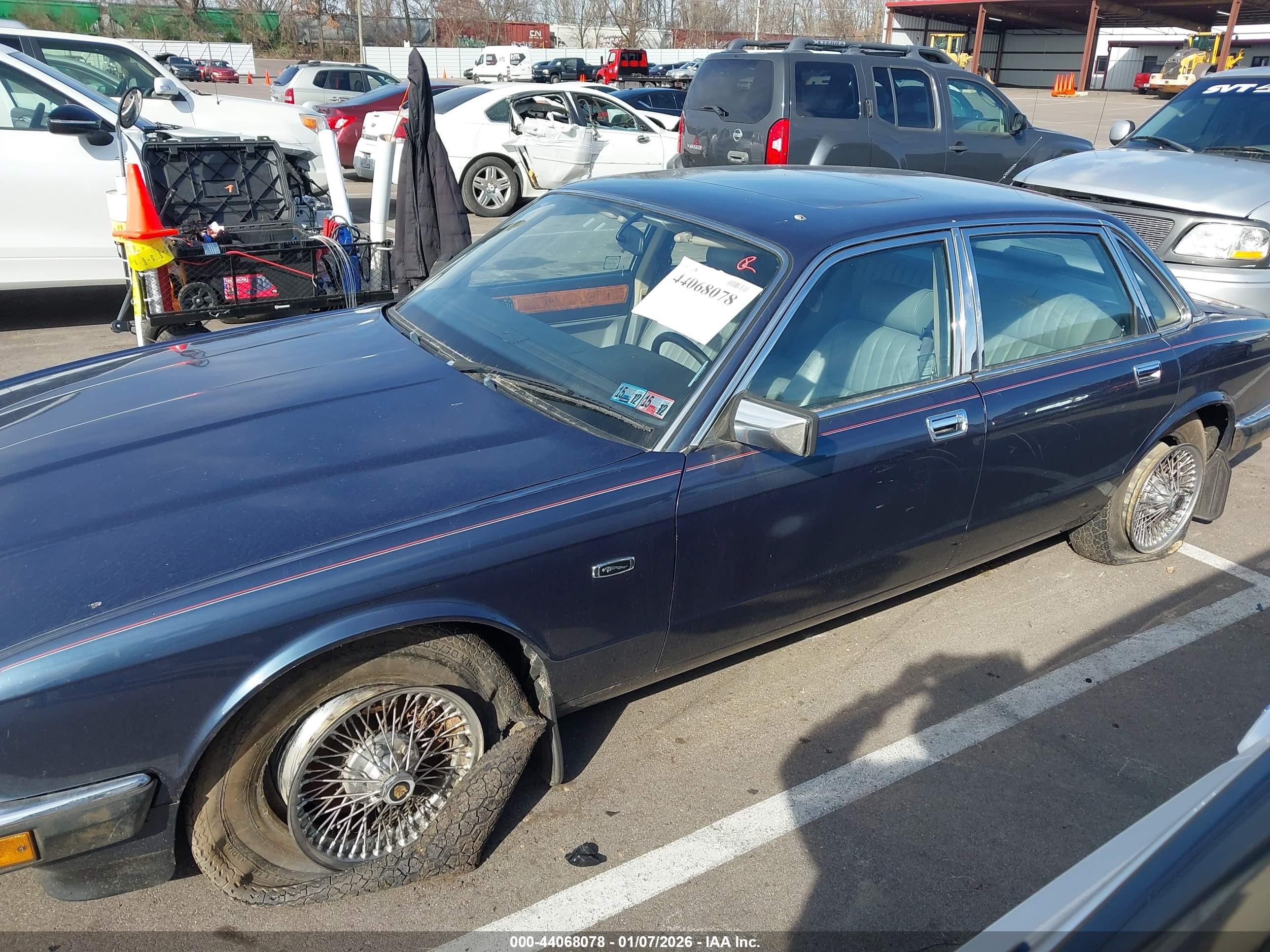 JAGUAR XJ6 image 6