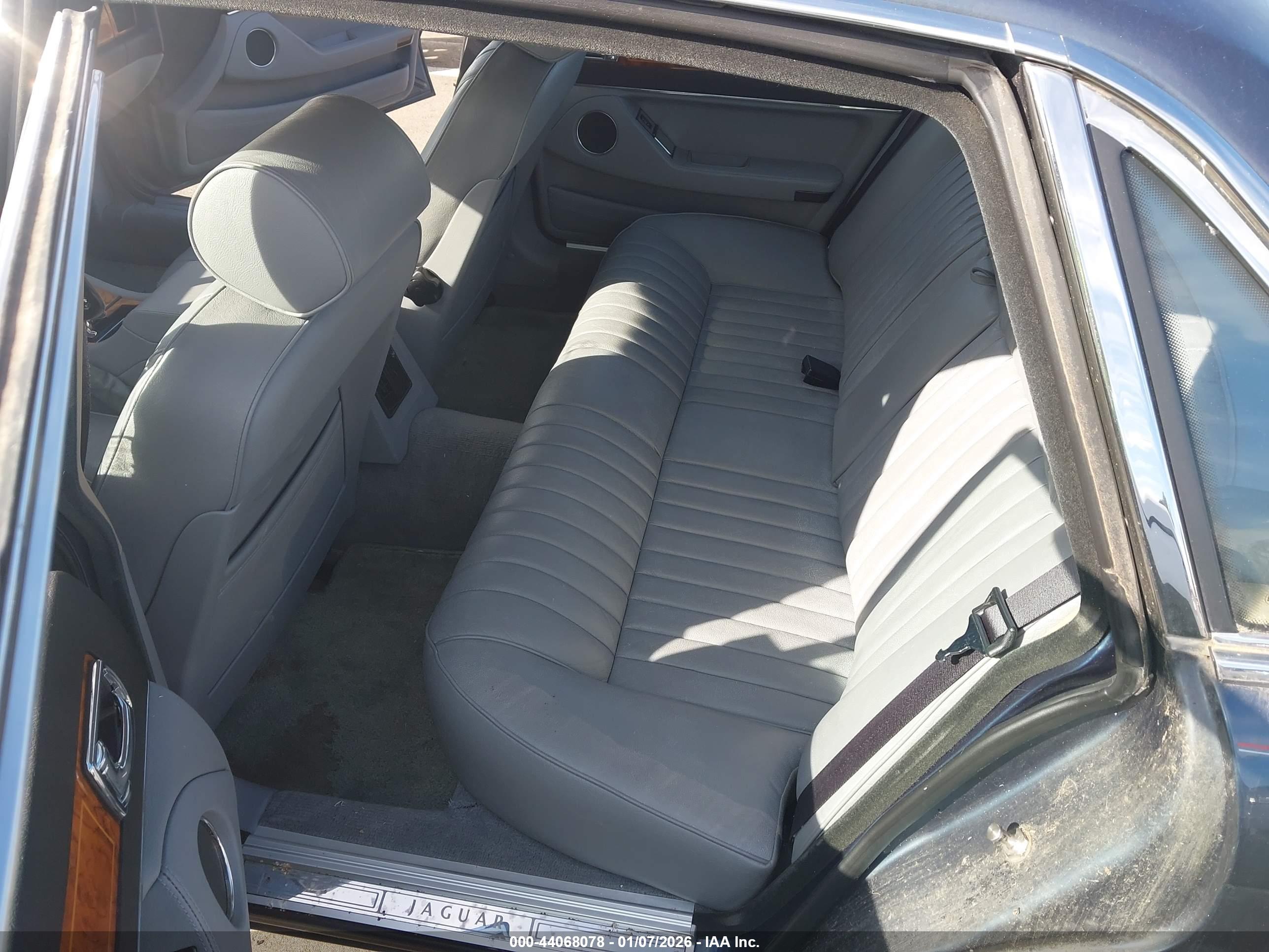 JAGUAR XJ6 image 8