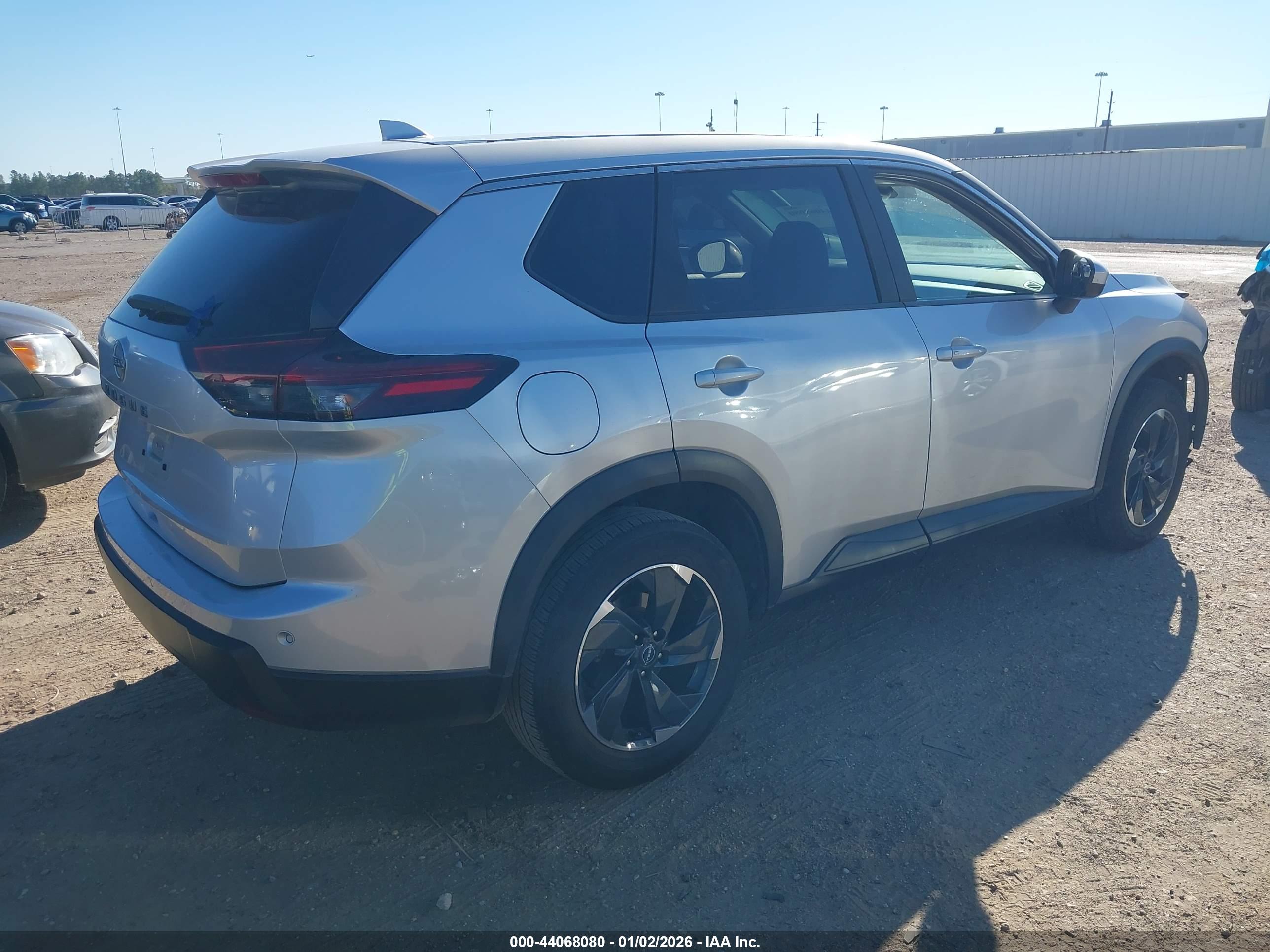 NISSAN ROGUE image 4