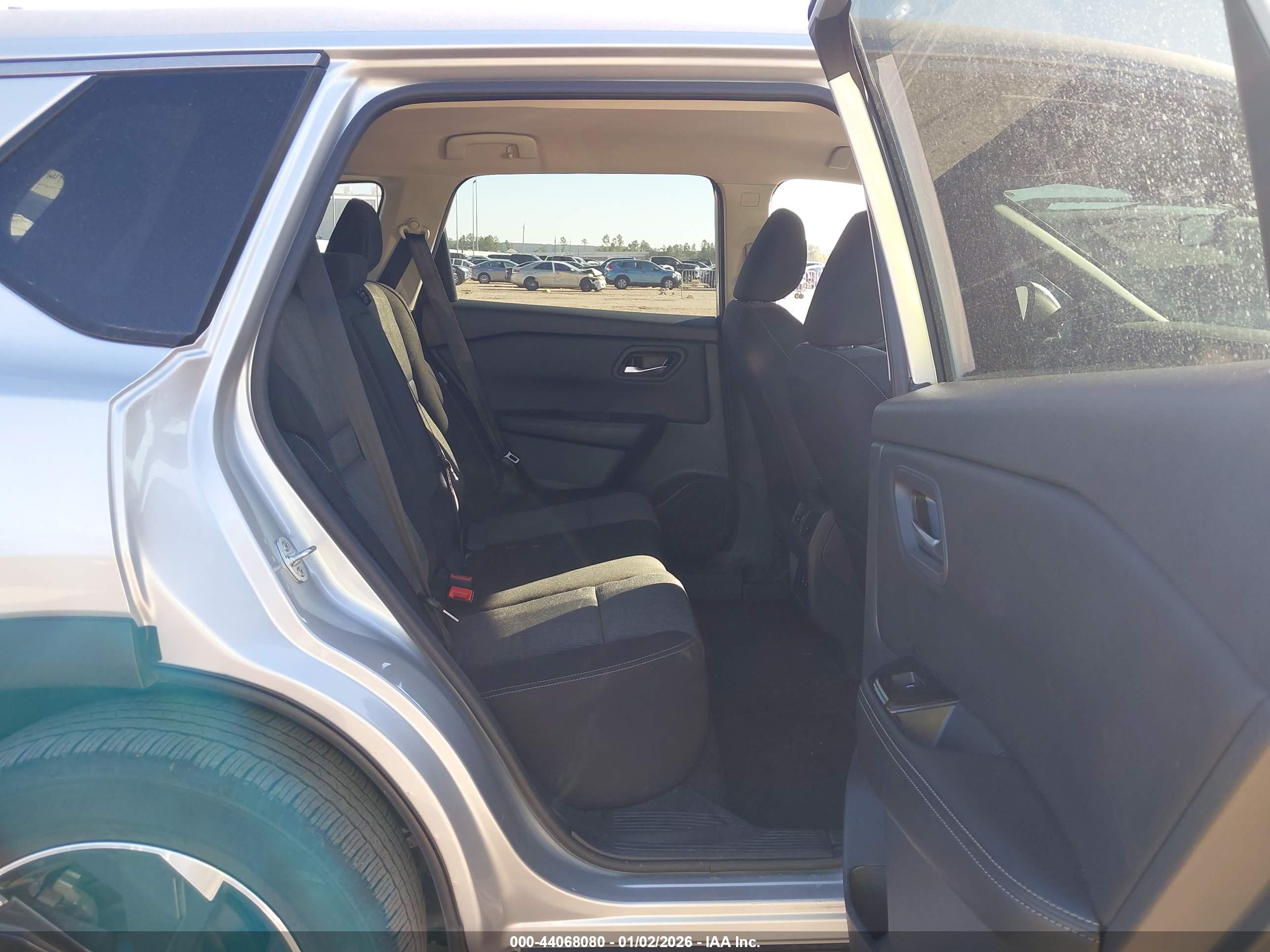 NISSAN ROGUE image 8