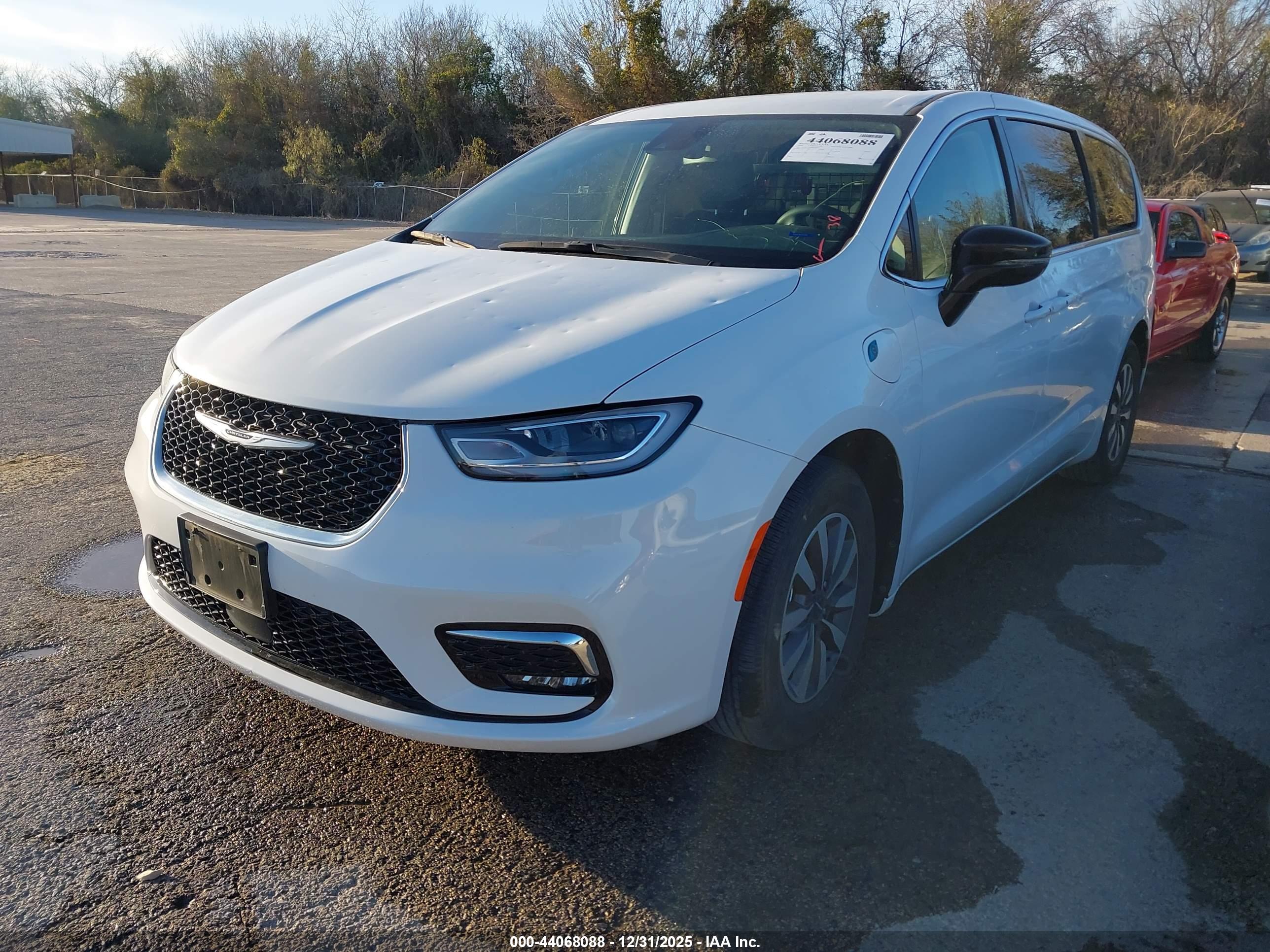 CHRYSLER PACIFICA image 2