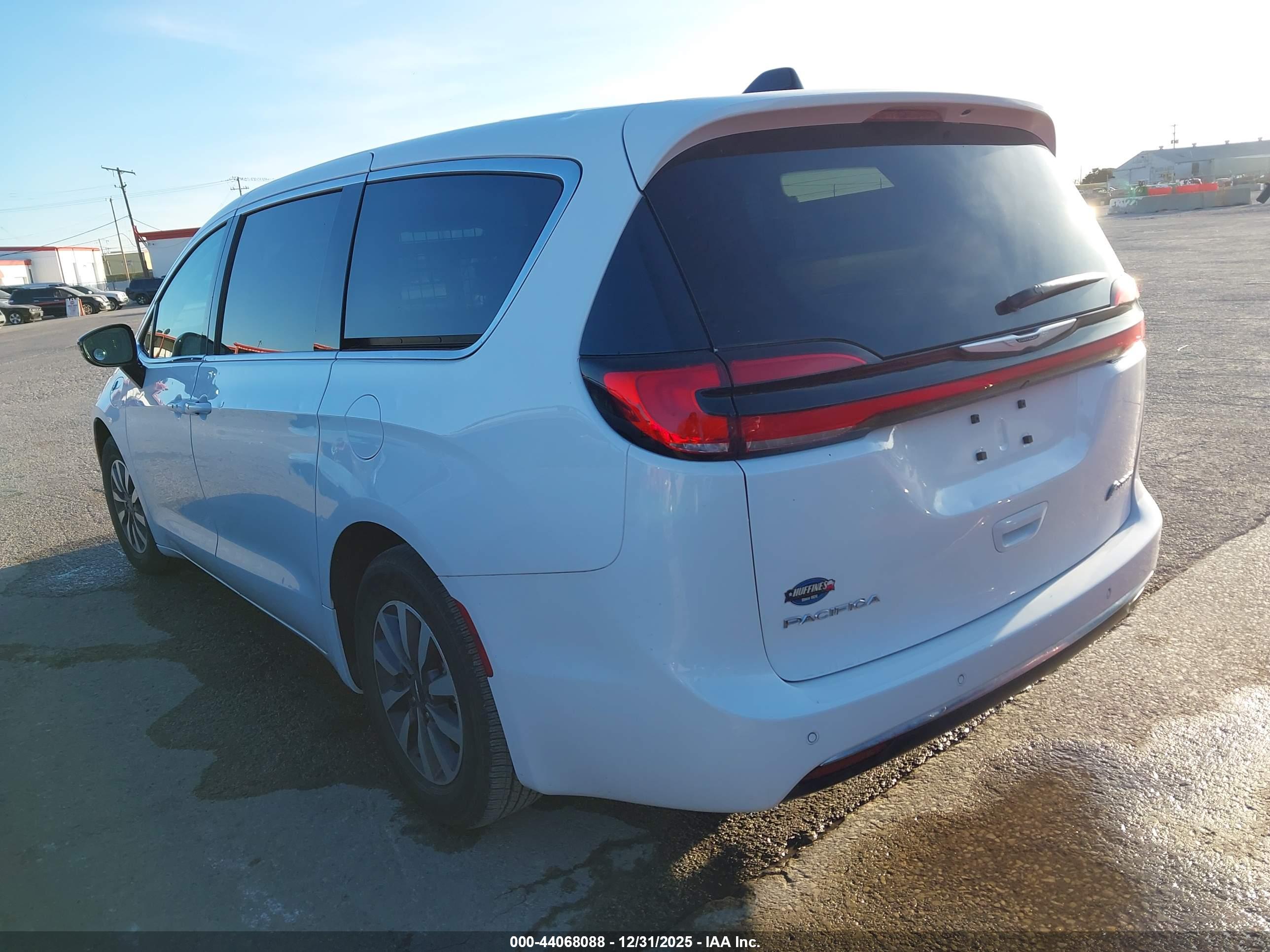 CHRYSLER PACIFICA image 3