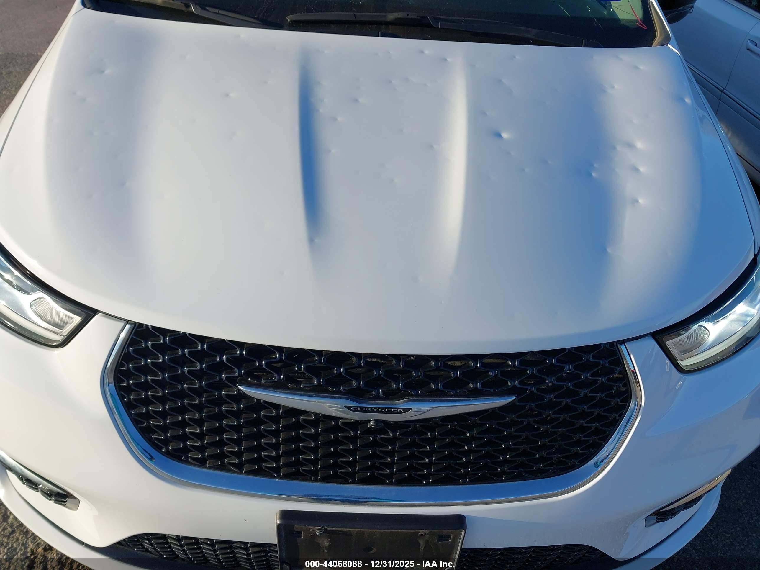 CHRYSLER PACIFICA image 6