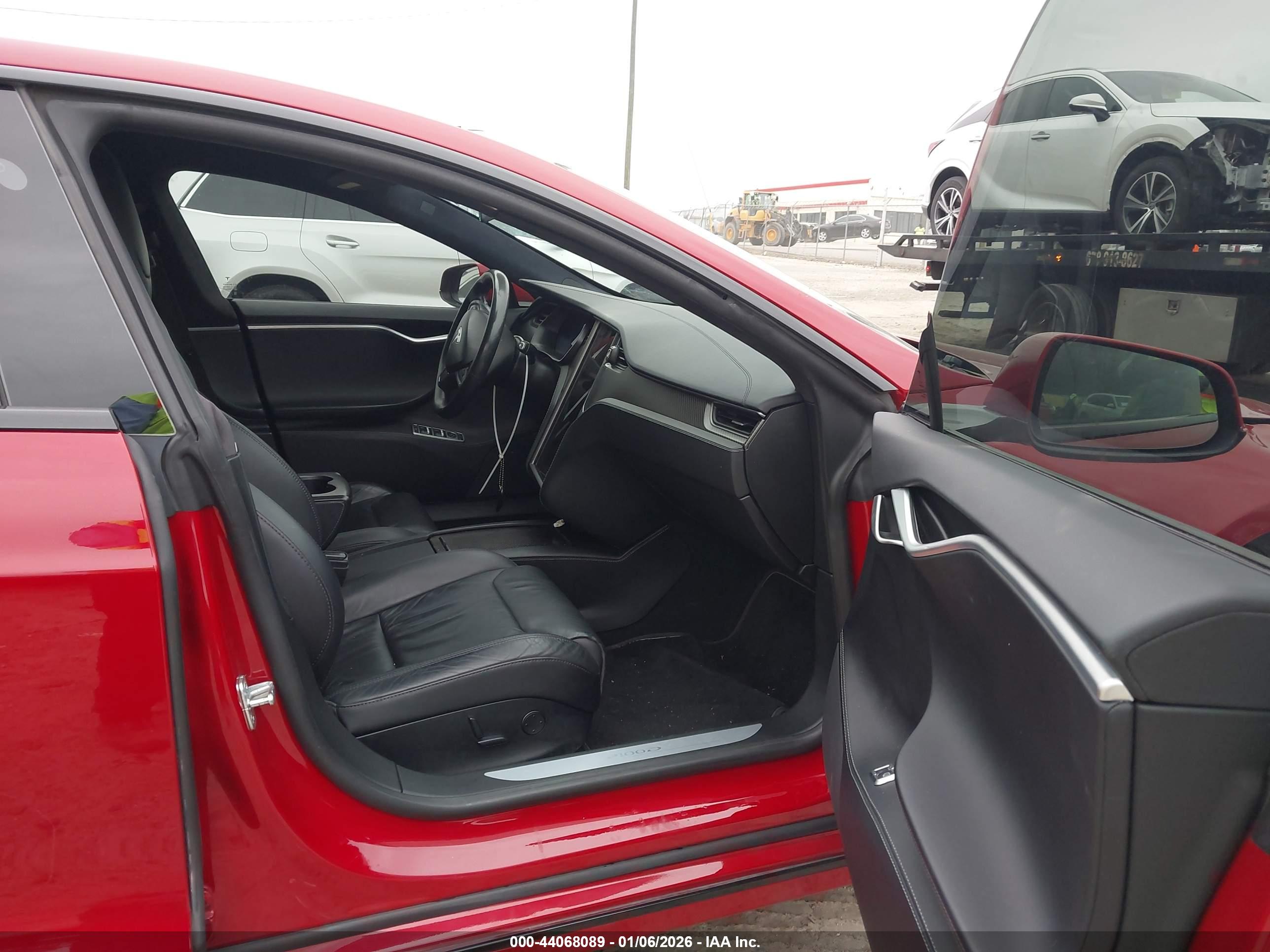 TESLA MODEL image 5