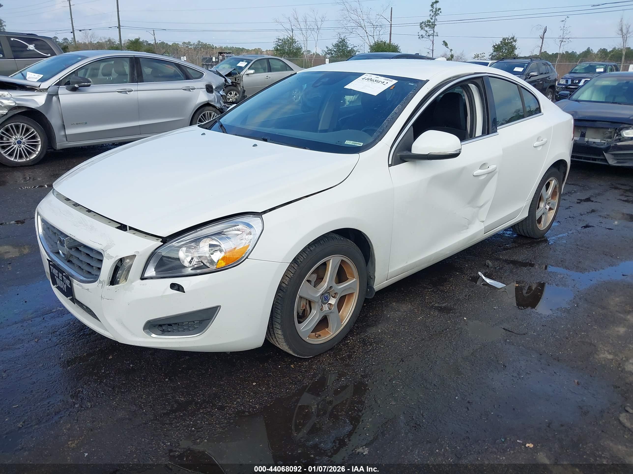 VOLVO S60 image 2