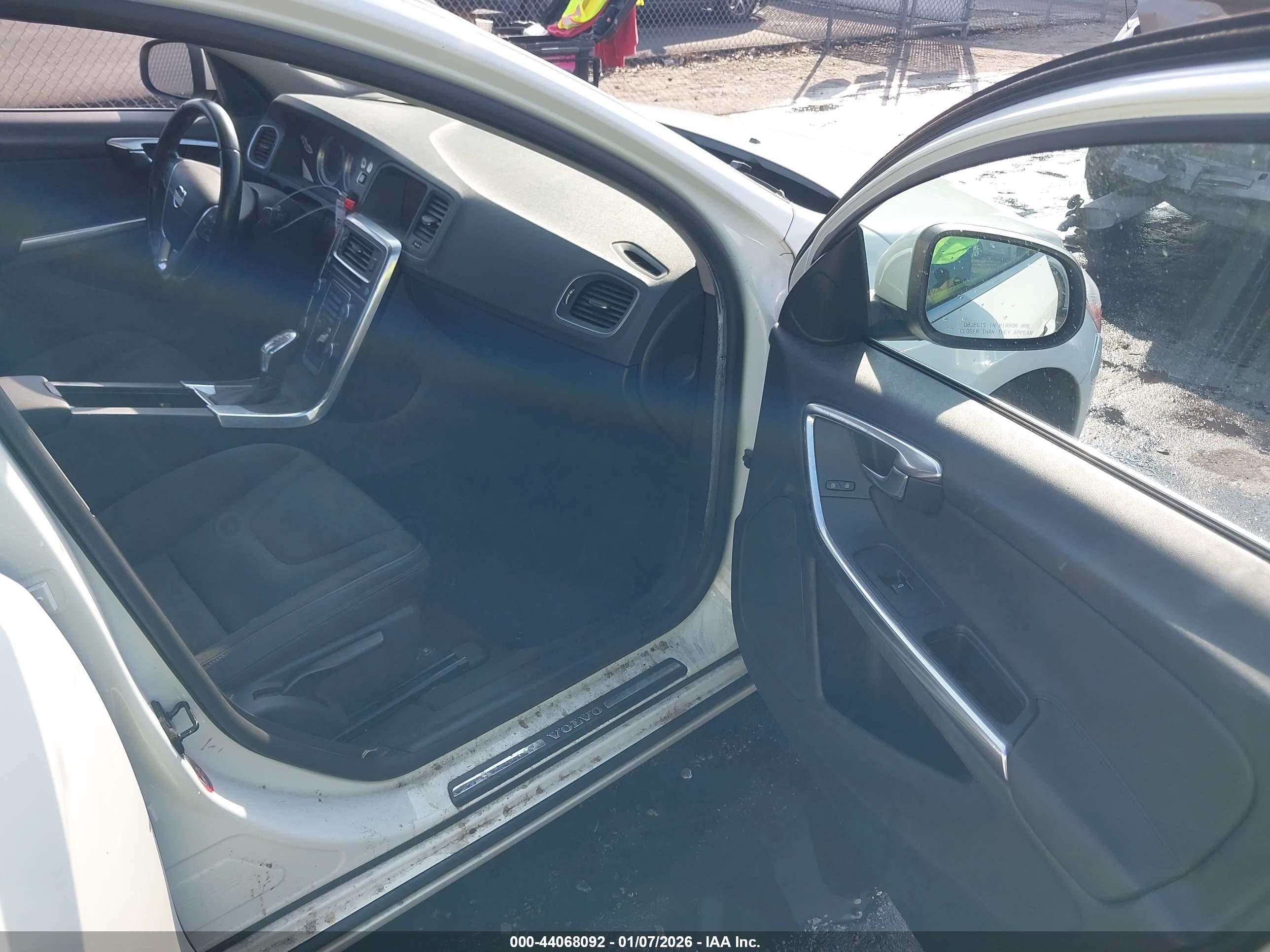 VOLVO S60 image 5