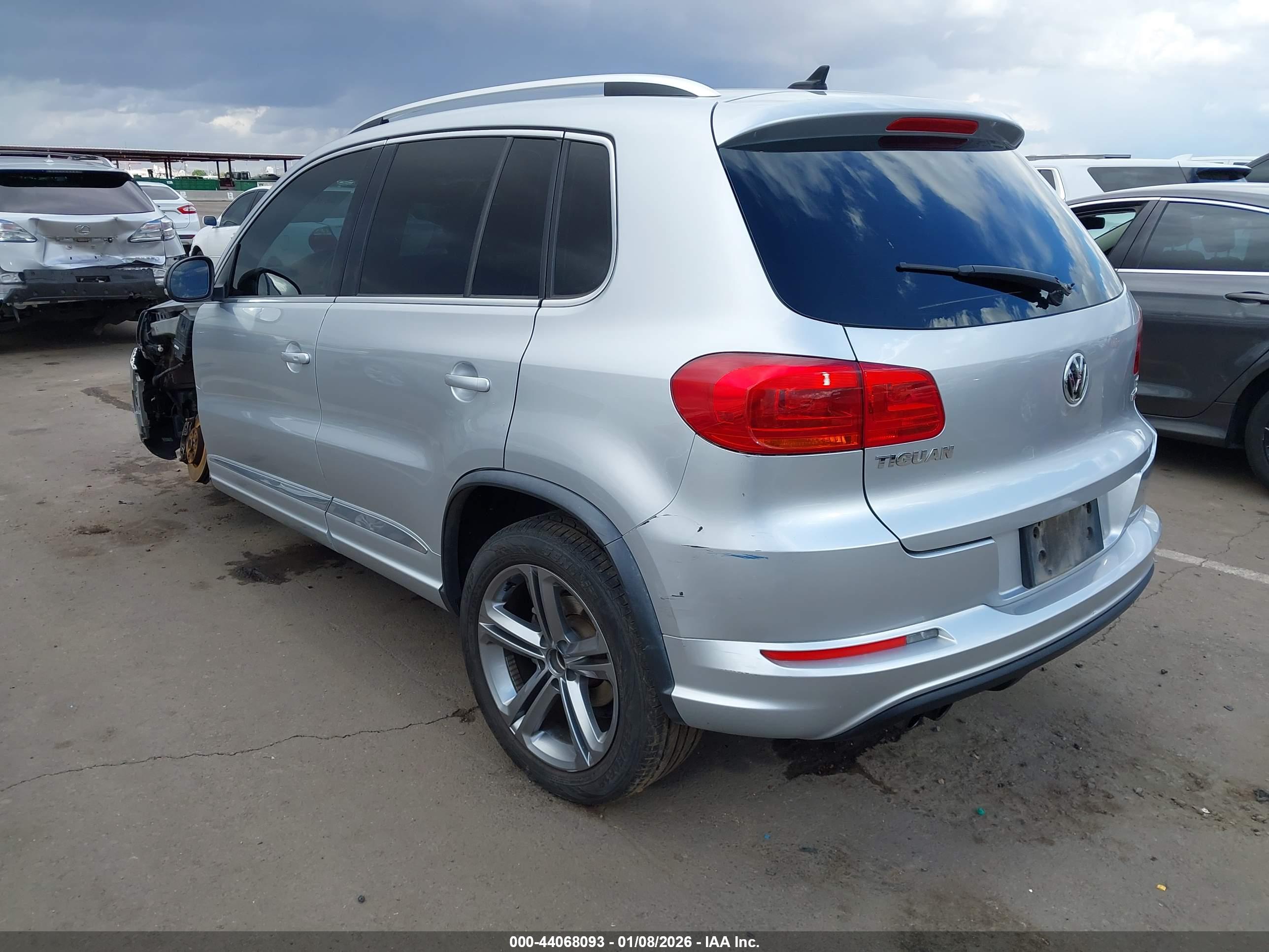 VOLKSWAGEN TIGUAN image 3