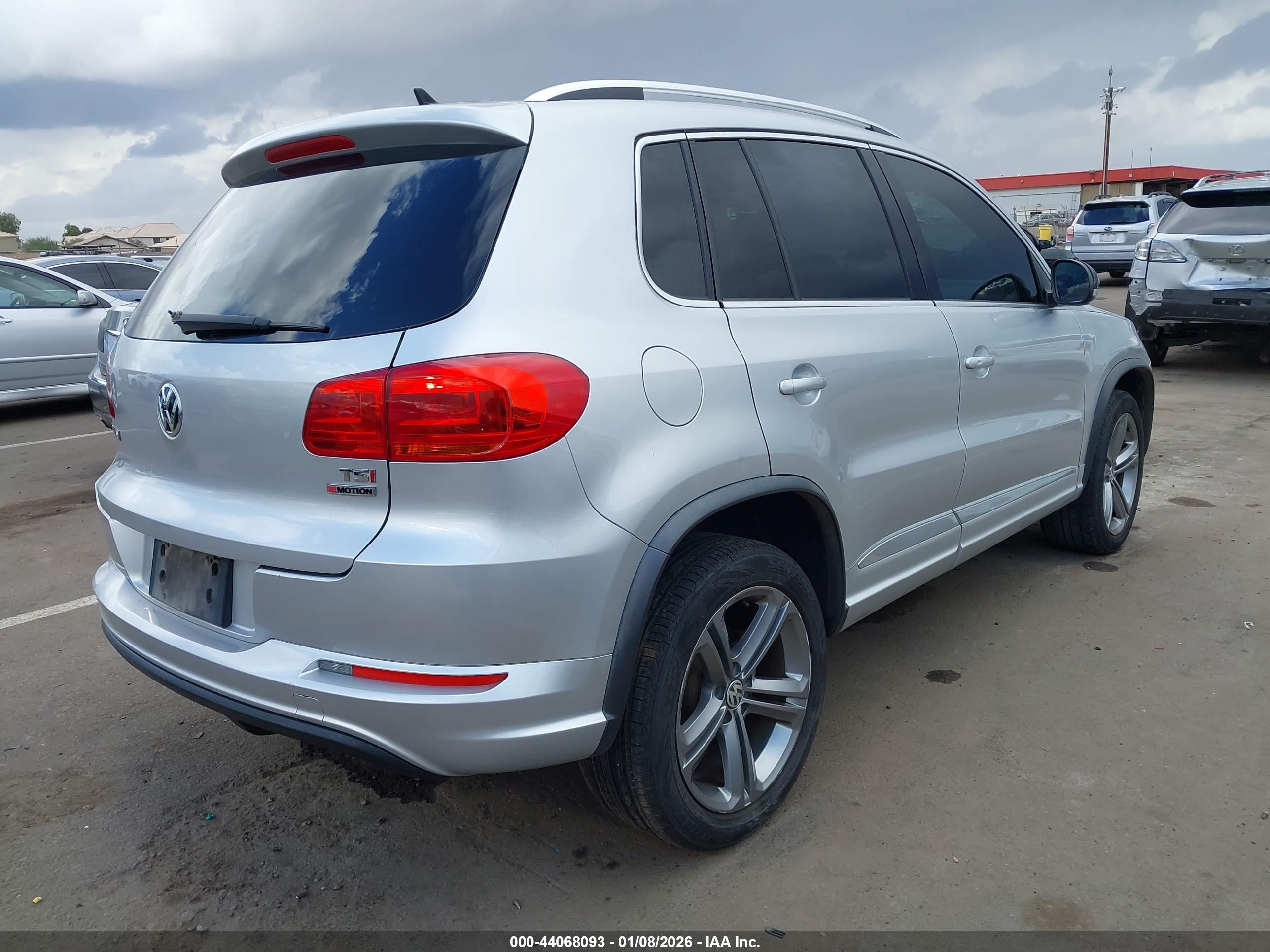 VOLKSWAGEN TIGUAN image 4