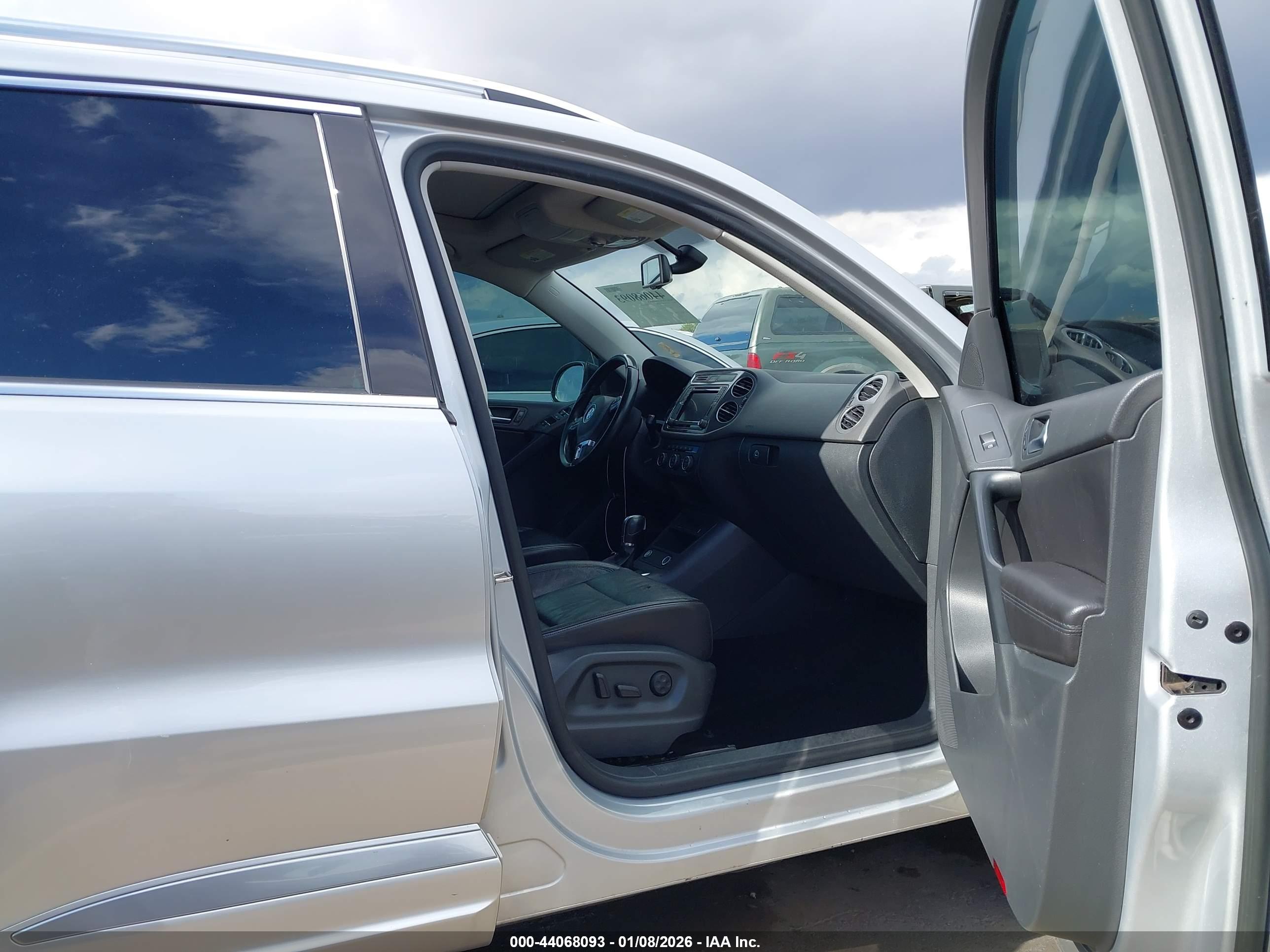 VOLKSWAGEN TIGUAN image 5