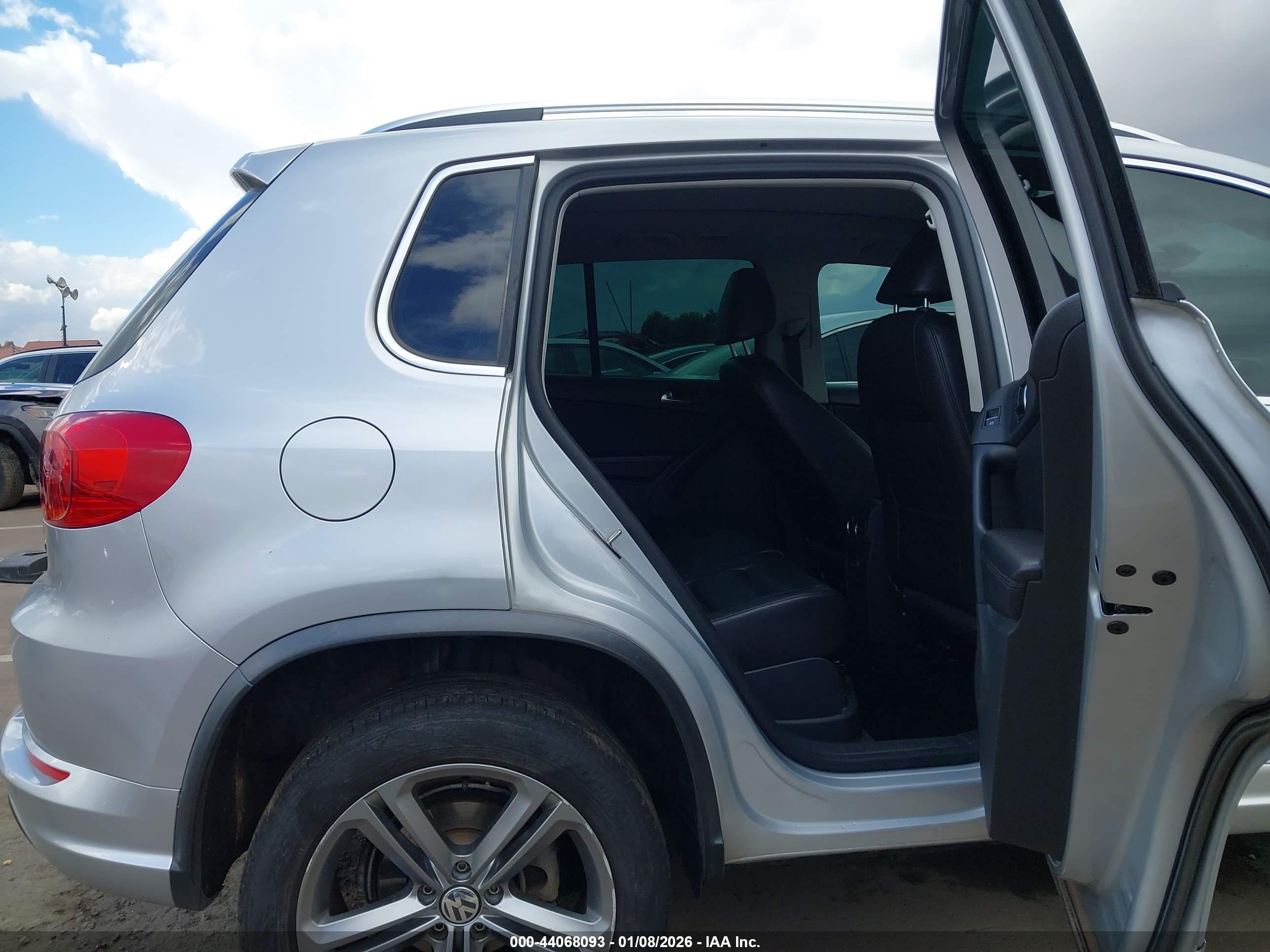VOLKSWAGEN TIGUAN image 8