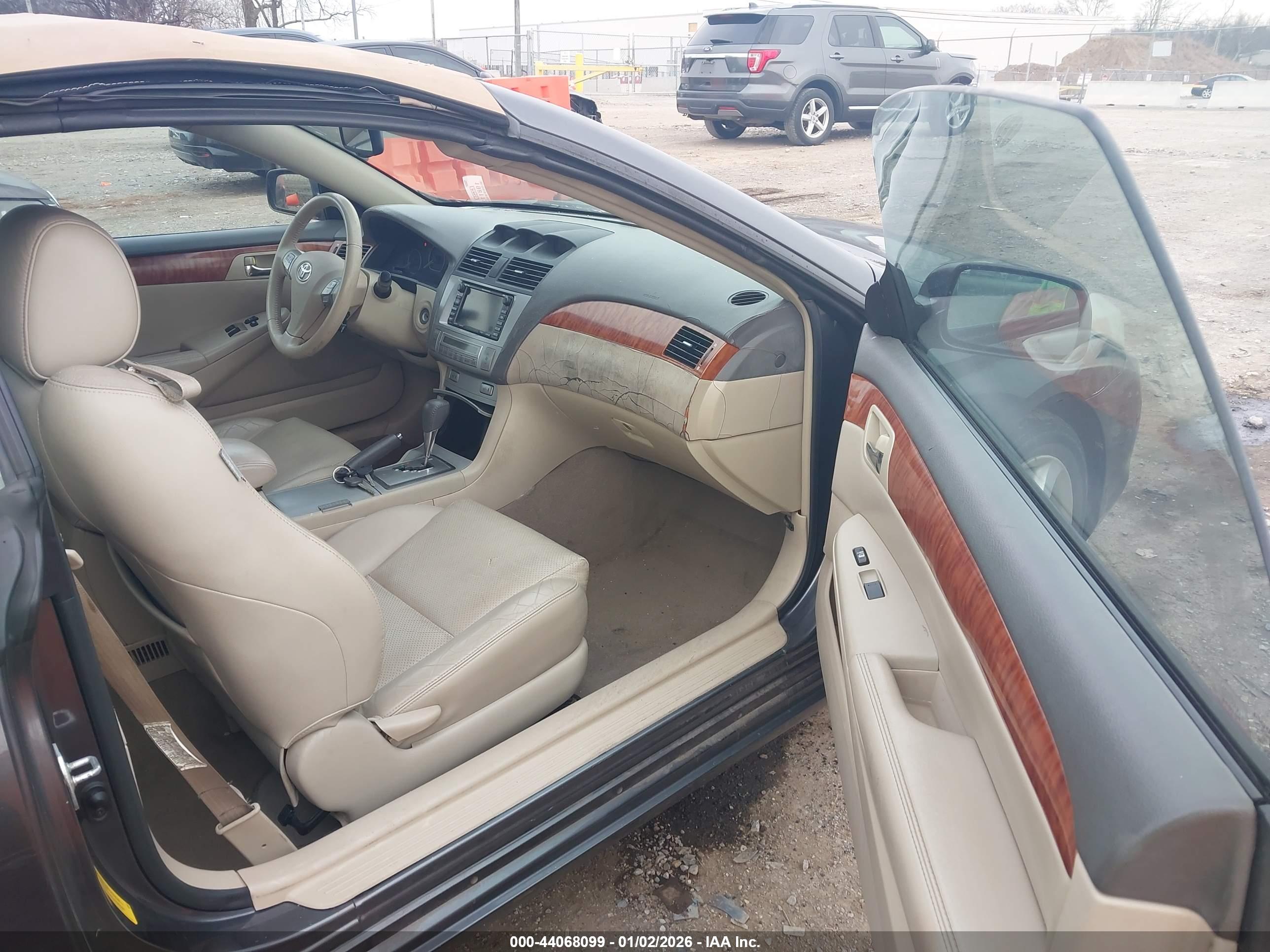 TOYOTA CAMRY image 5