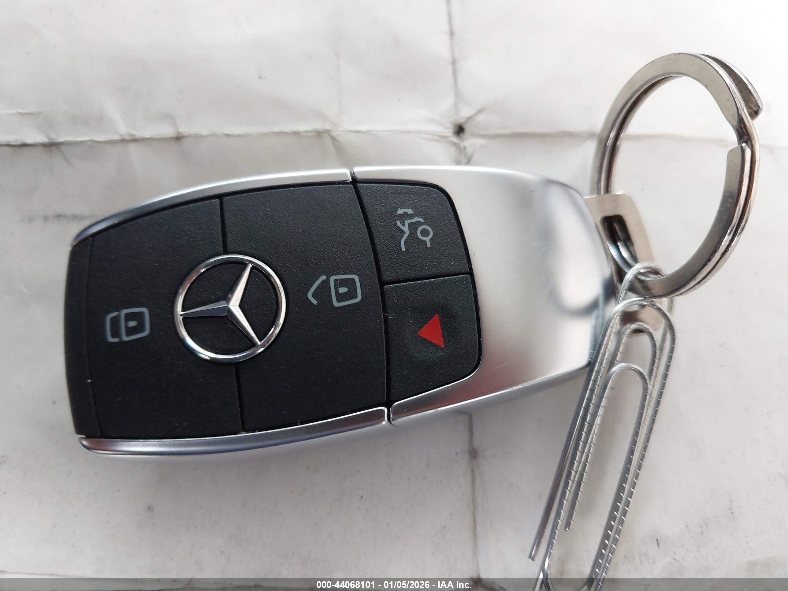MERCEDES-BENZ GLS image 11