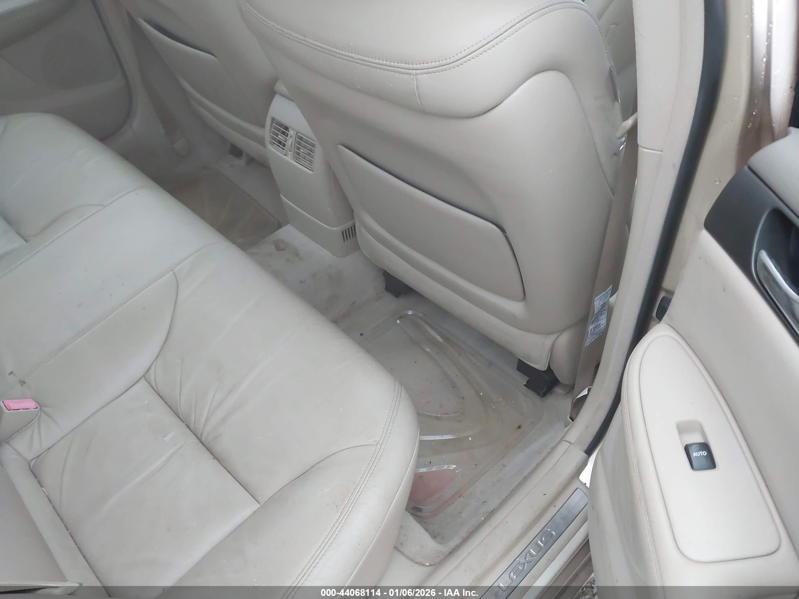 LEXUS ES image 8